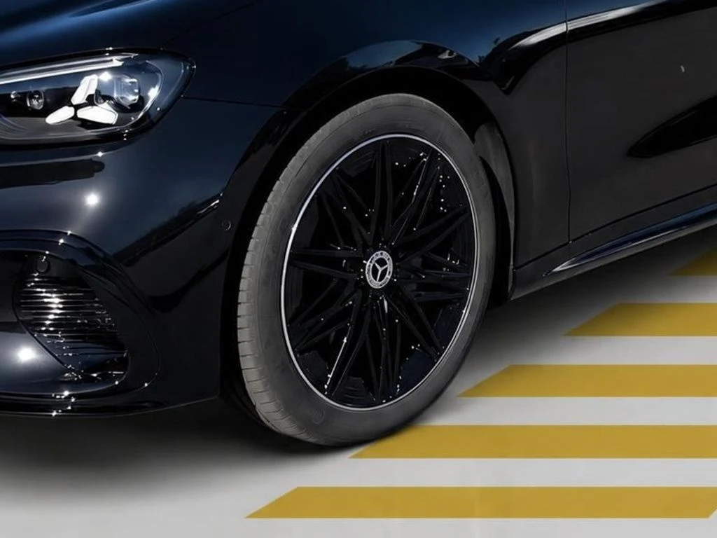 Mercedes-Benz-C-Klasse 400-image-4