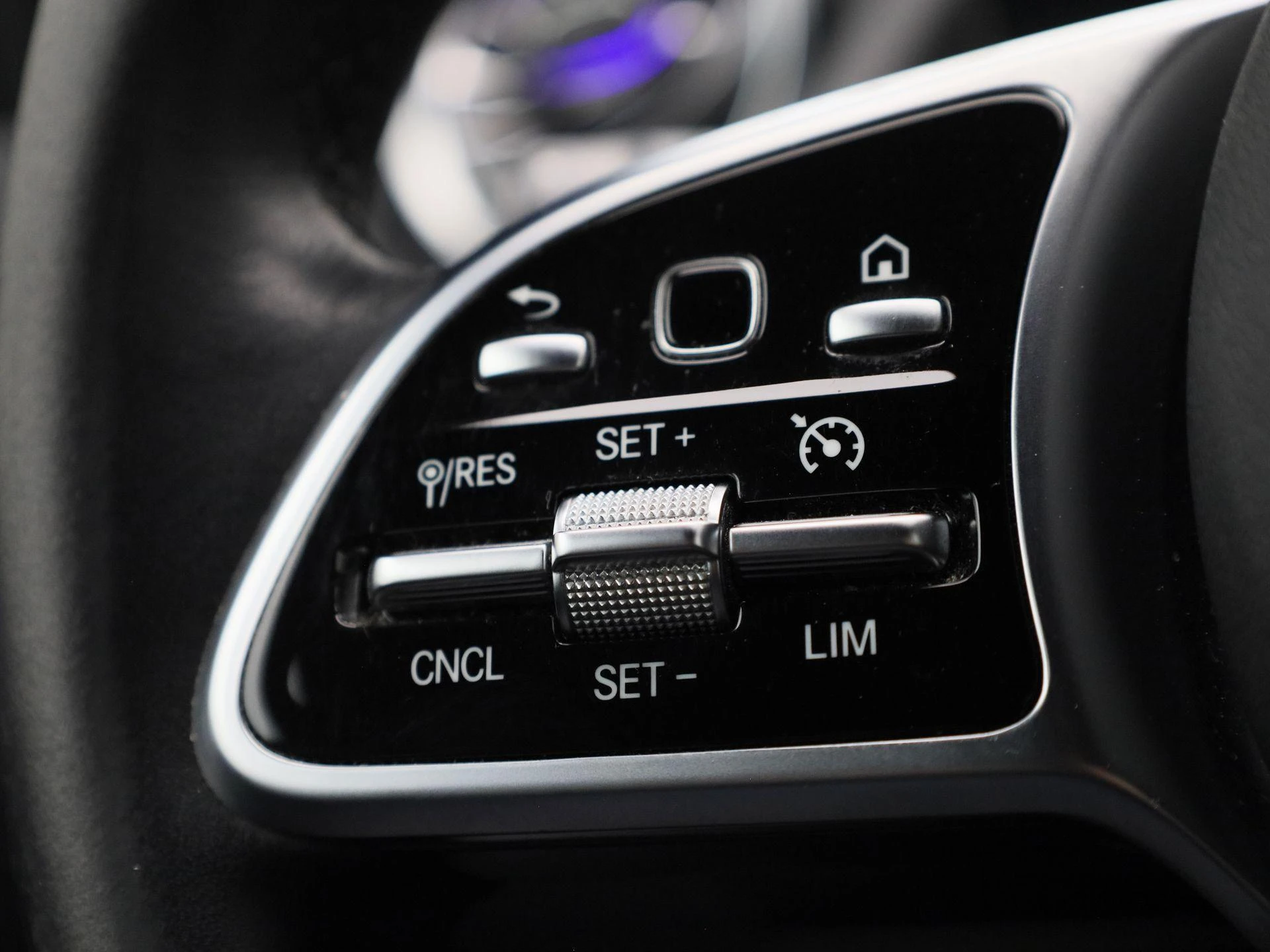 Mercedes-Benz-EQA-image-17