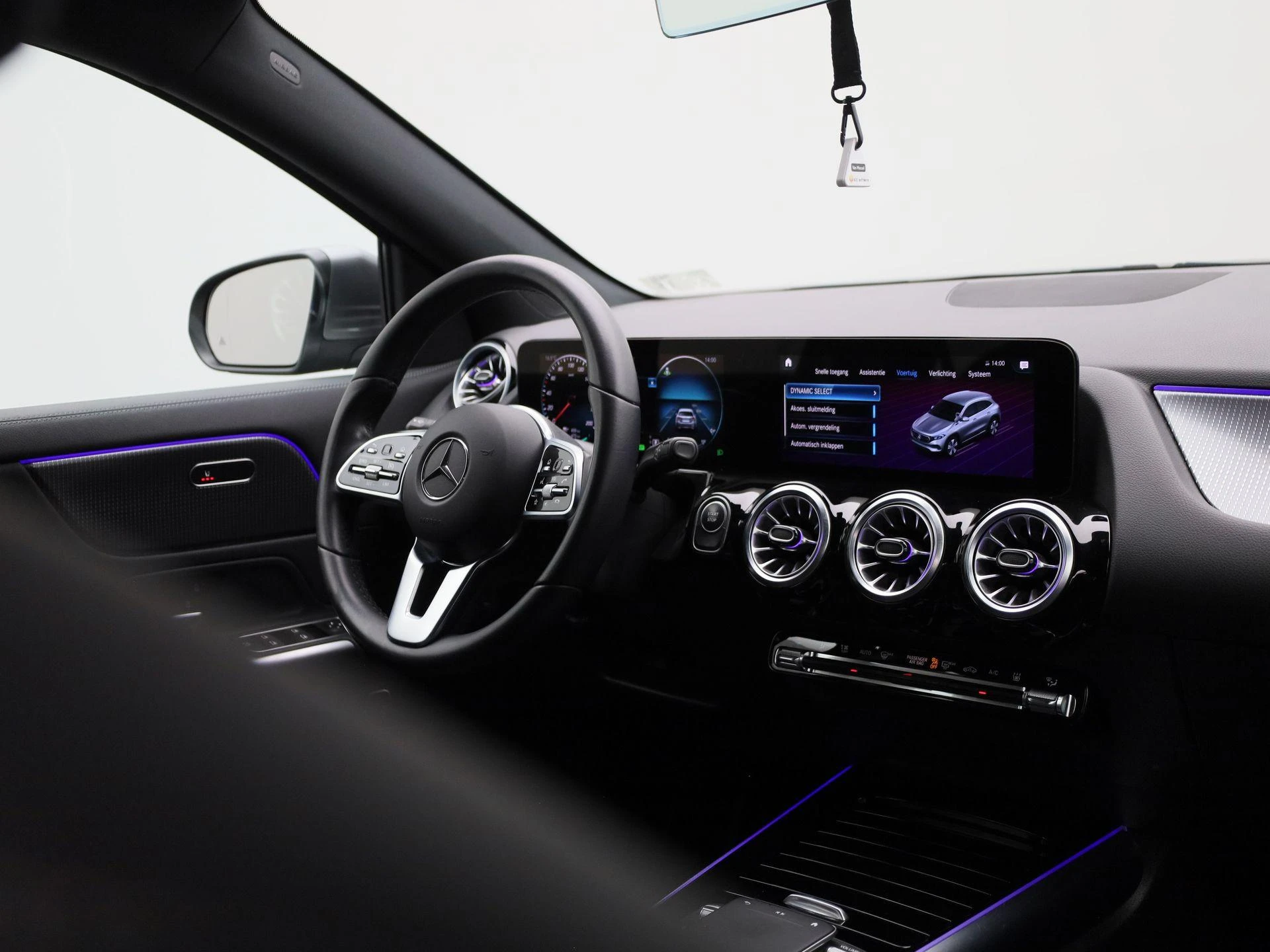 Mercedes-Benz-EQA-image-37