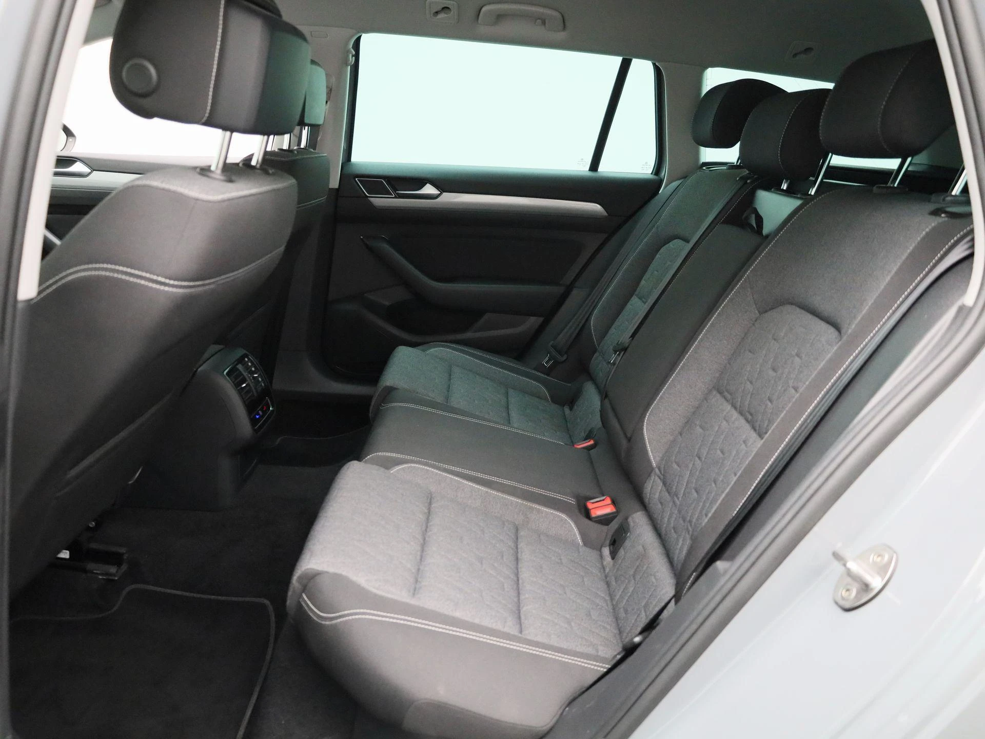 Volkswagen-Passat-image-10