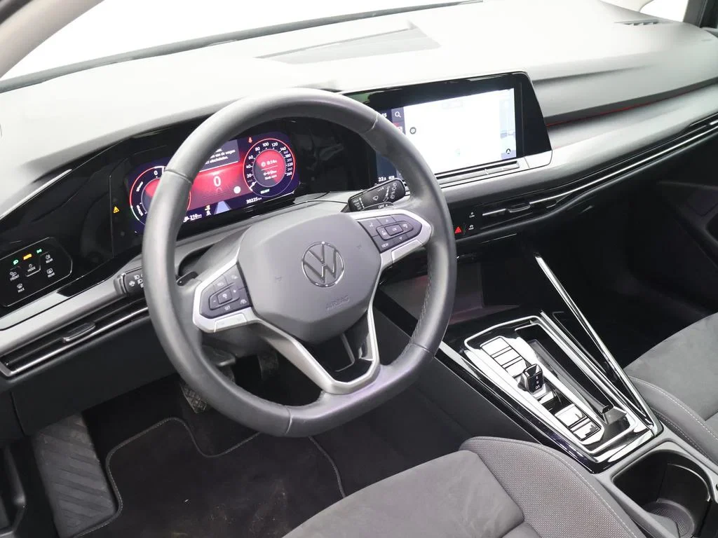 Volkswagen-Golf-image-17
