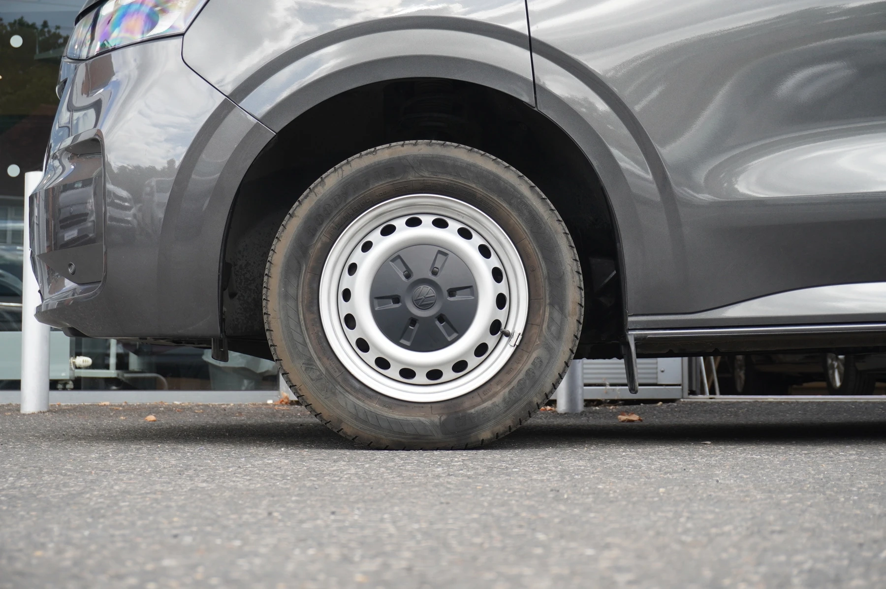 Volkswagen-Transporter-image-4