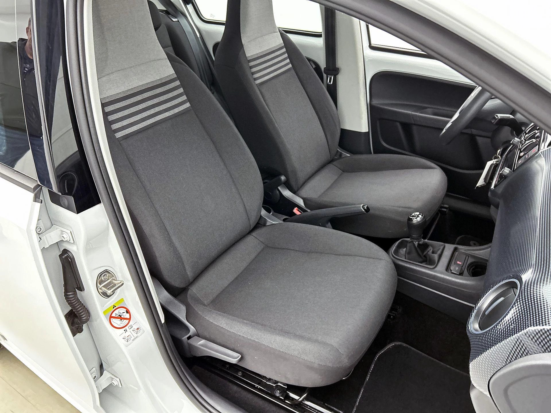 Volkswagen-up!-image-32