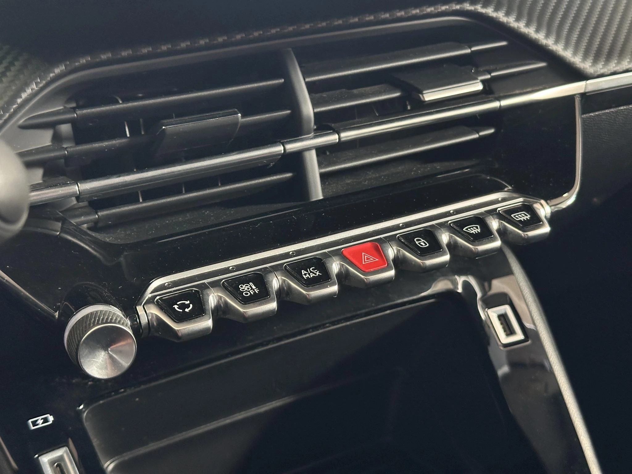 Peugeot-208-image-18