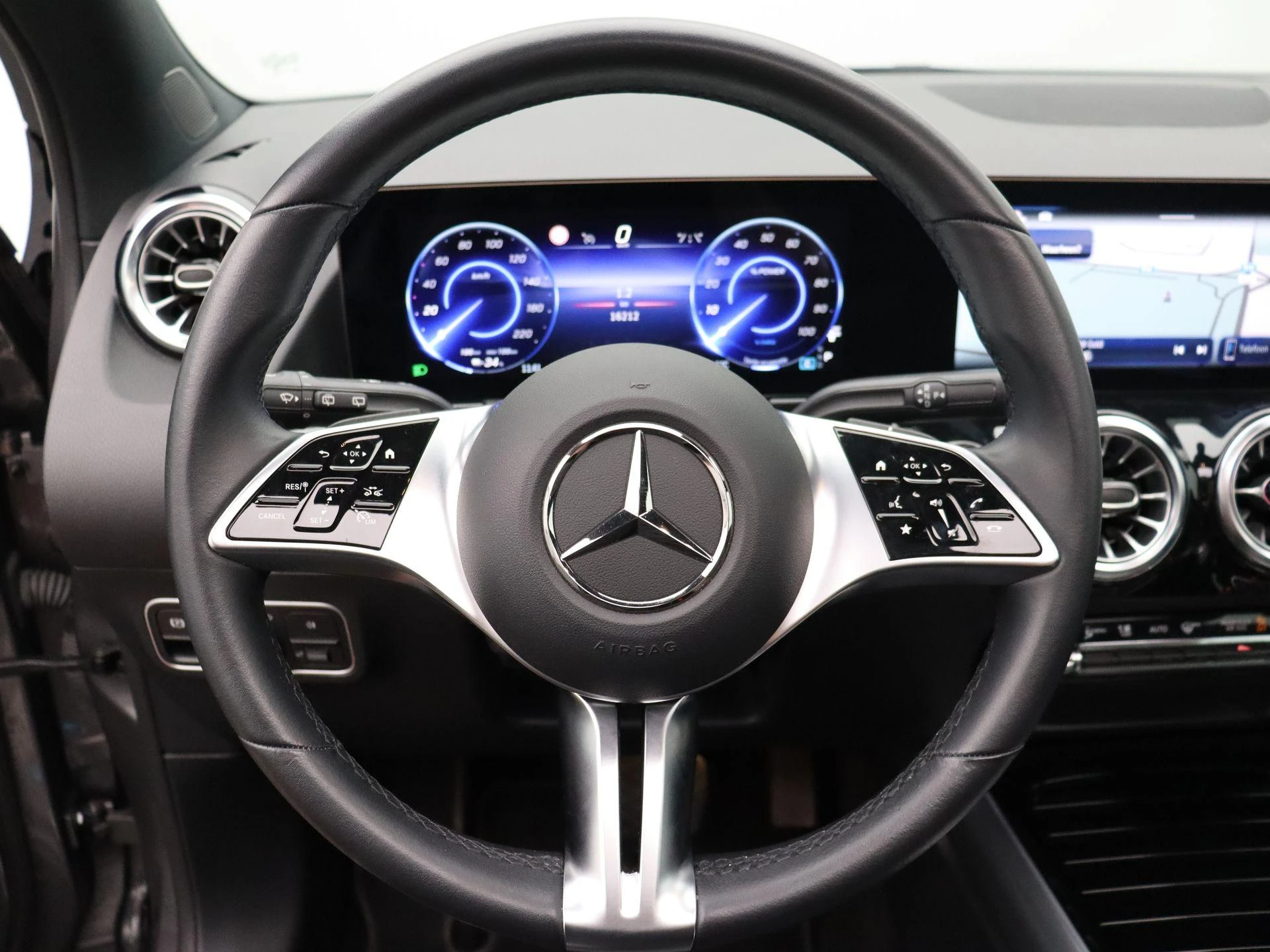 Mercedes-Benz-EQA-image-15