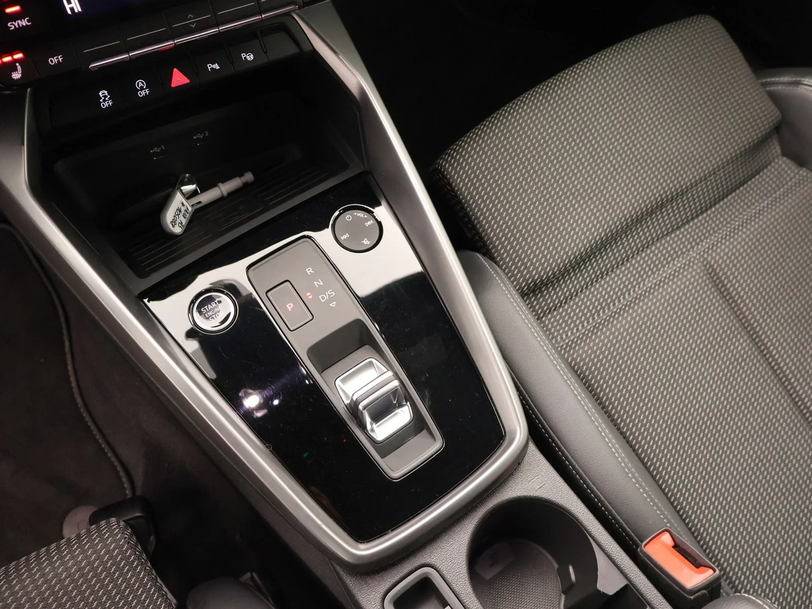 Audi A3 Sportback Business Edition 35TFSI 2XS line 150PK *AUTOMAAT*SPORTZETELS*CAMERA*PDC*NAVI*ACC*...*