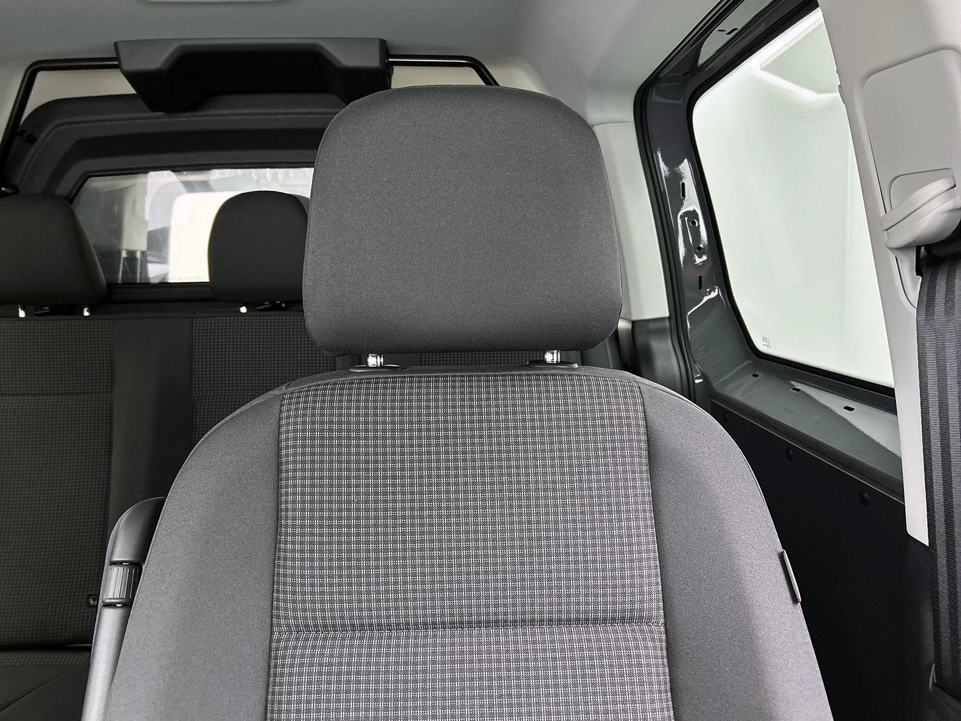 Volkswagen-Caddy-image-15