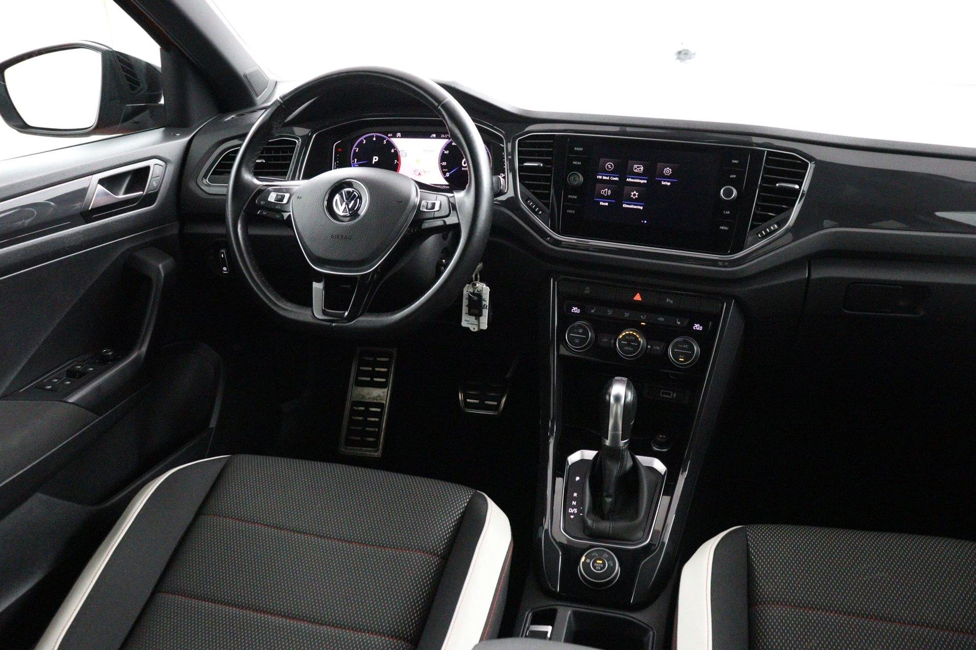 Volkswagen-T-Roc-image-59