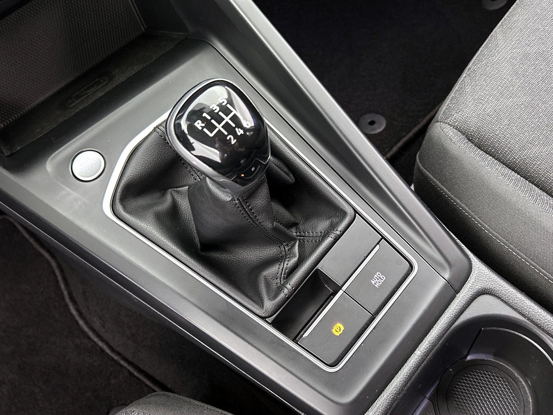 Volkswagen-Golf-image-13