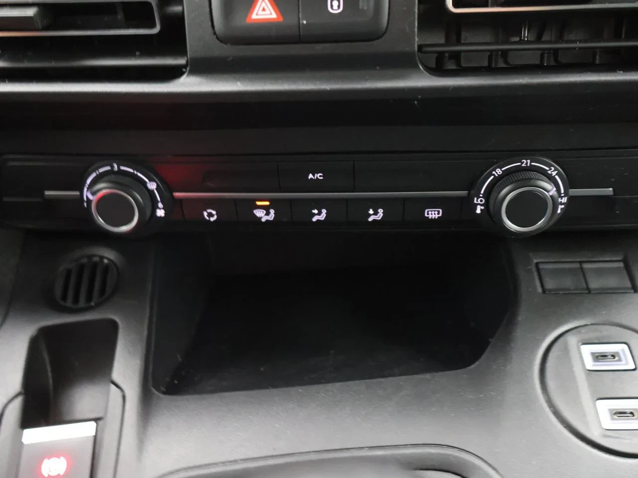 Opel-Combo Life-image-23