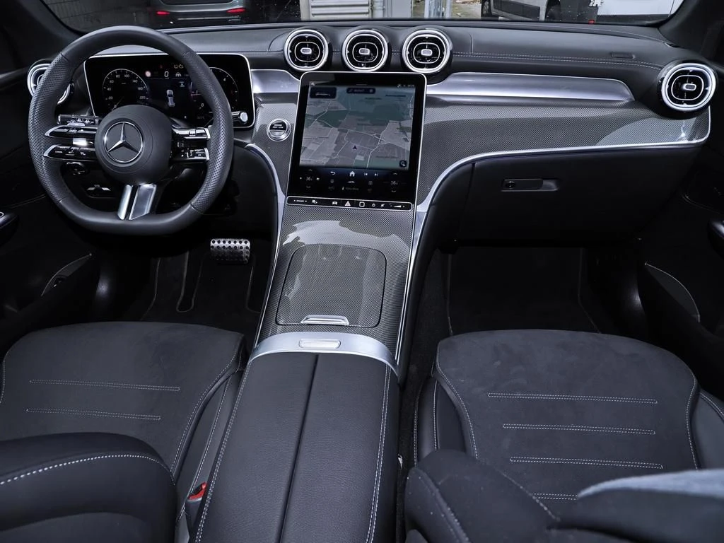 Mercedes-Benz-GLC 300 d-image-13