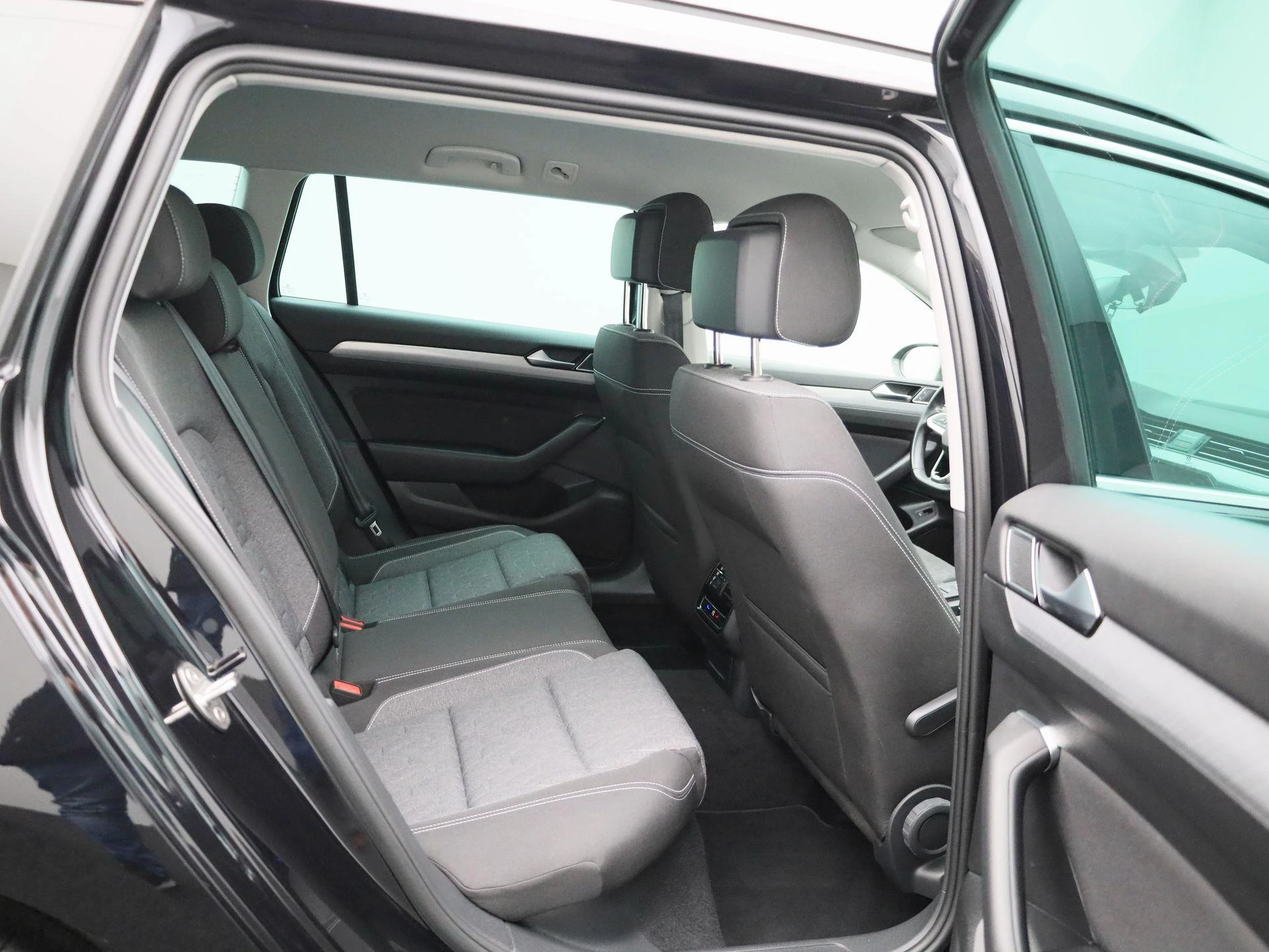 Volkswagen-Passat-image-35