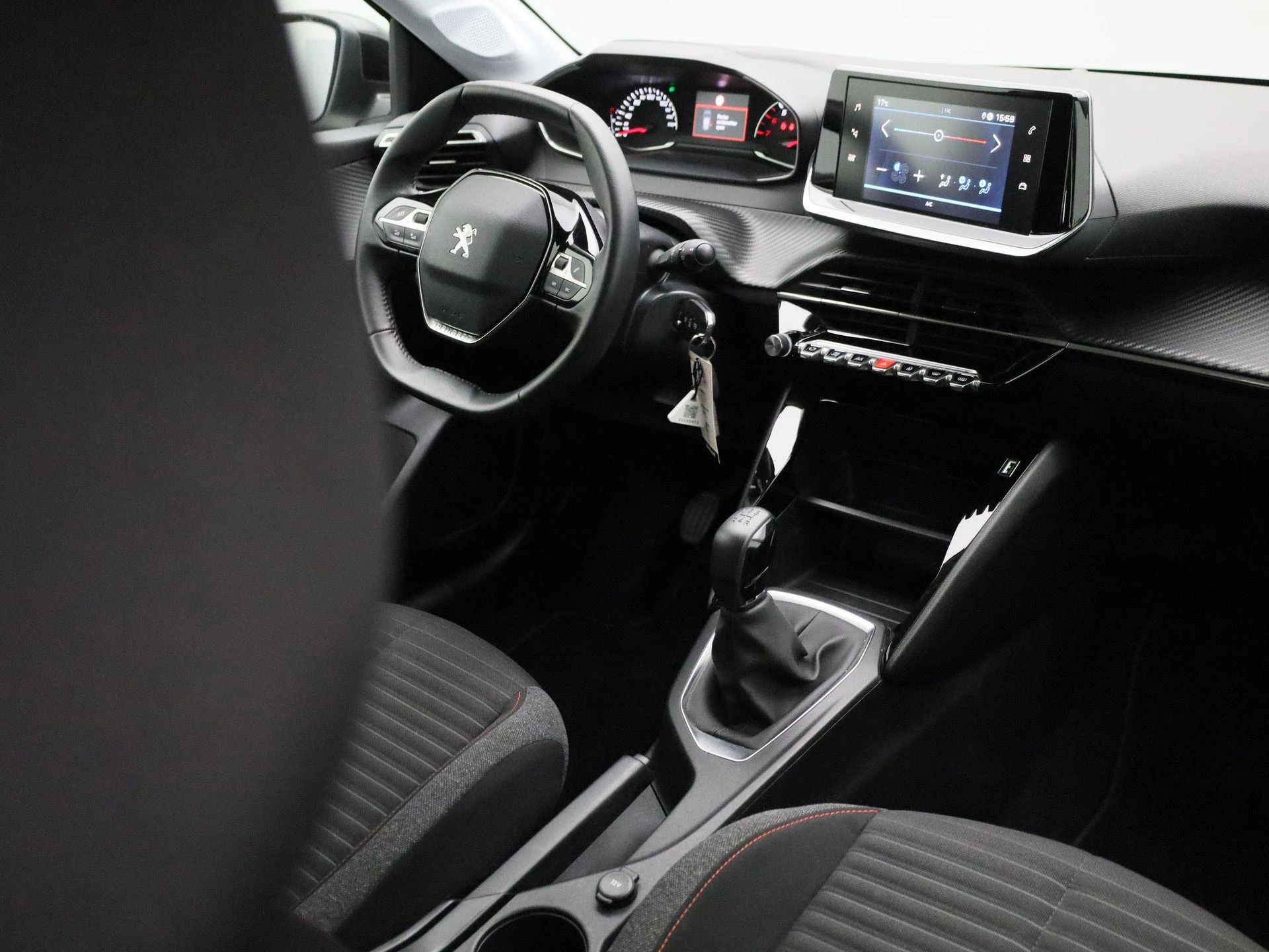 Peugeot-208-image-30