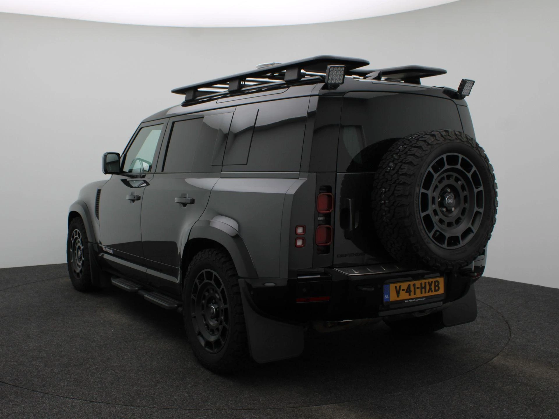 Land Rover-Defender-image-1