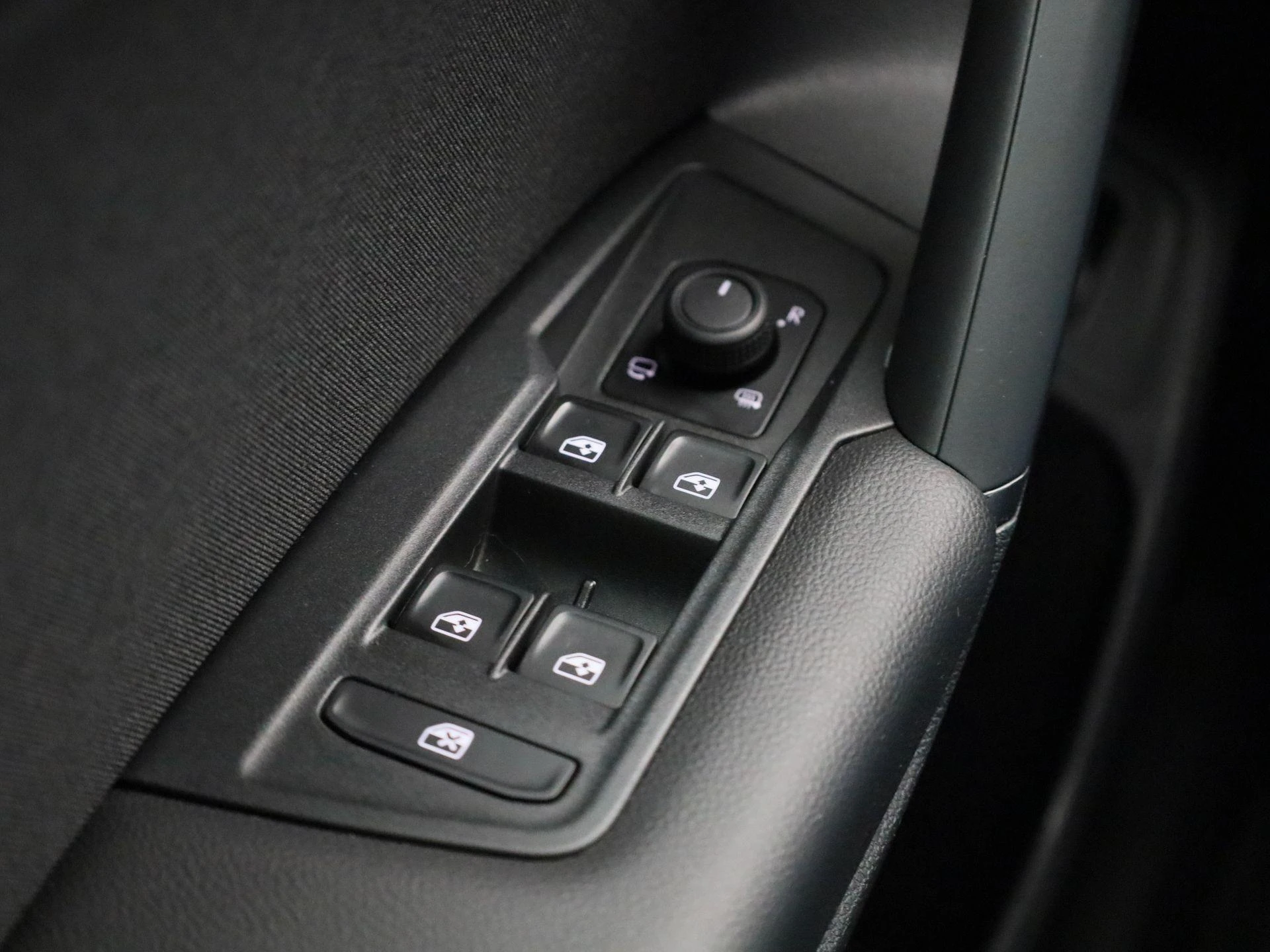 Volkswagen-Tiguan-image-28