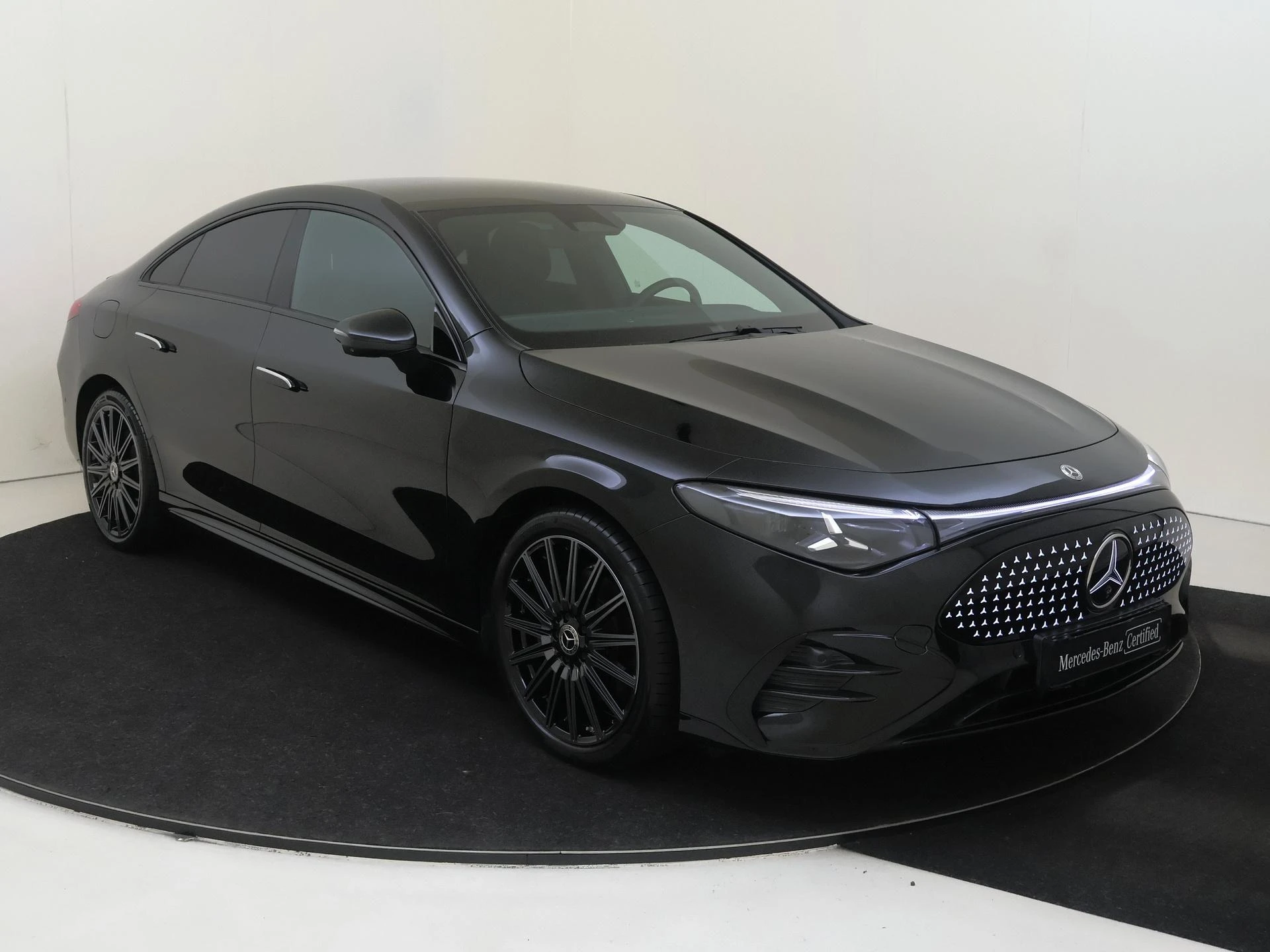 Mercedes-Benz-CLA-image-1