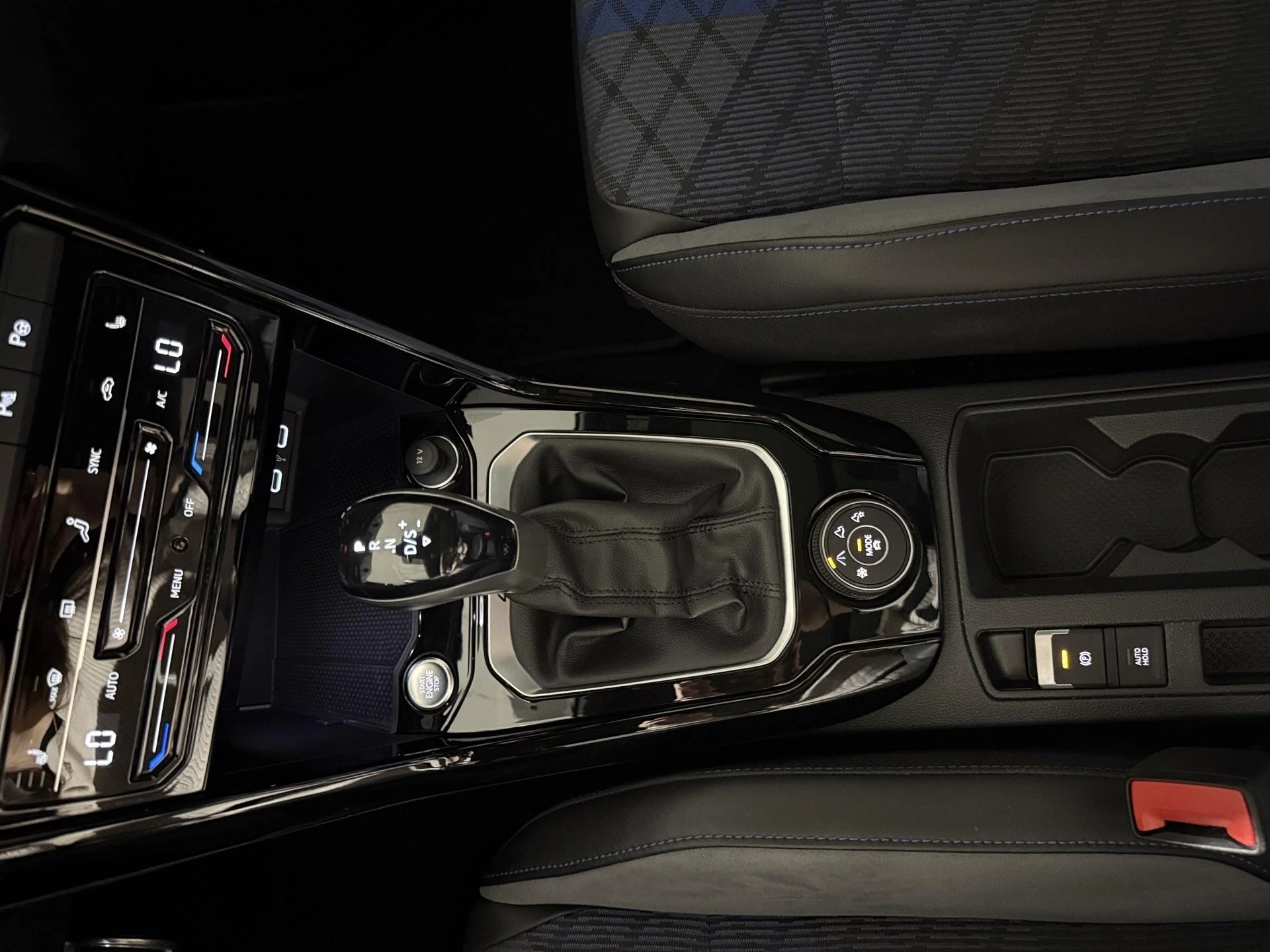 Volkswagen-T-Roc-image-9