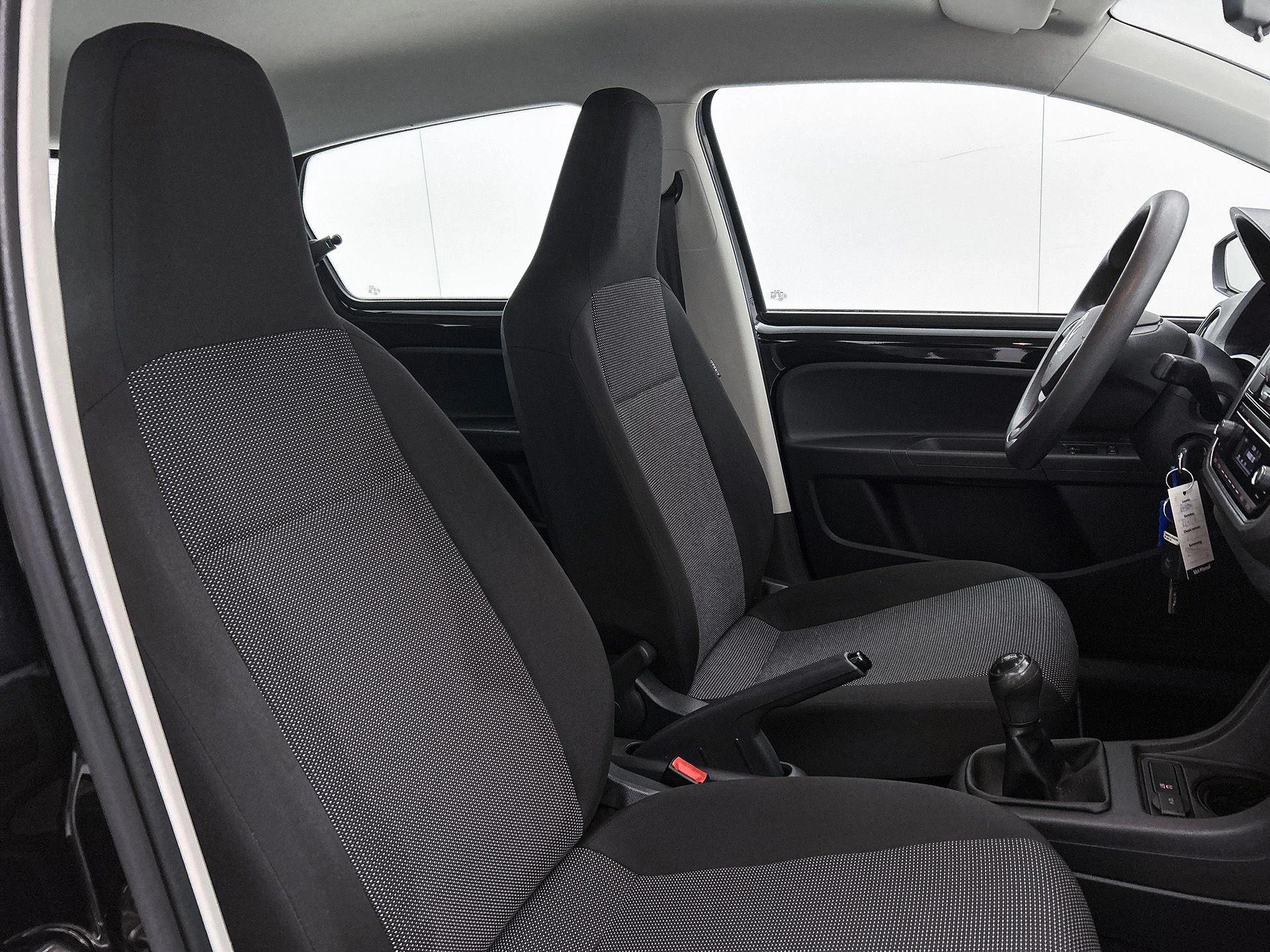 Volkswagen-up!-image-29