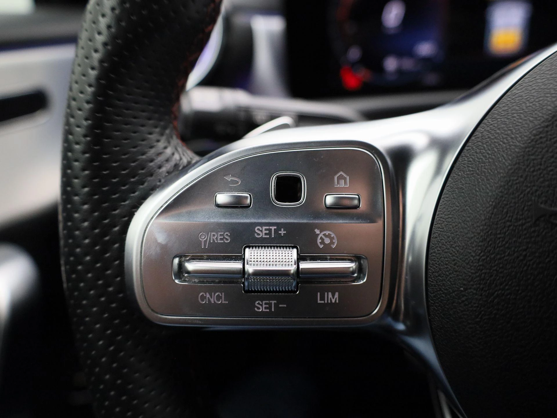 Mercedes-Benz-A-Klasse-image-18