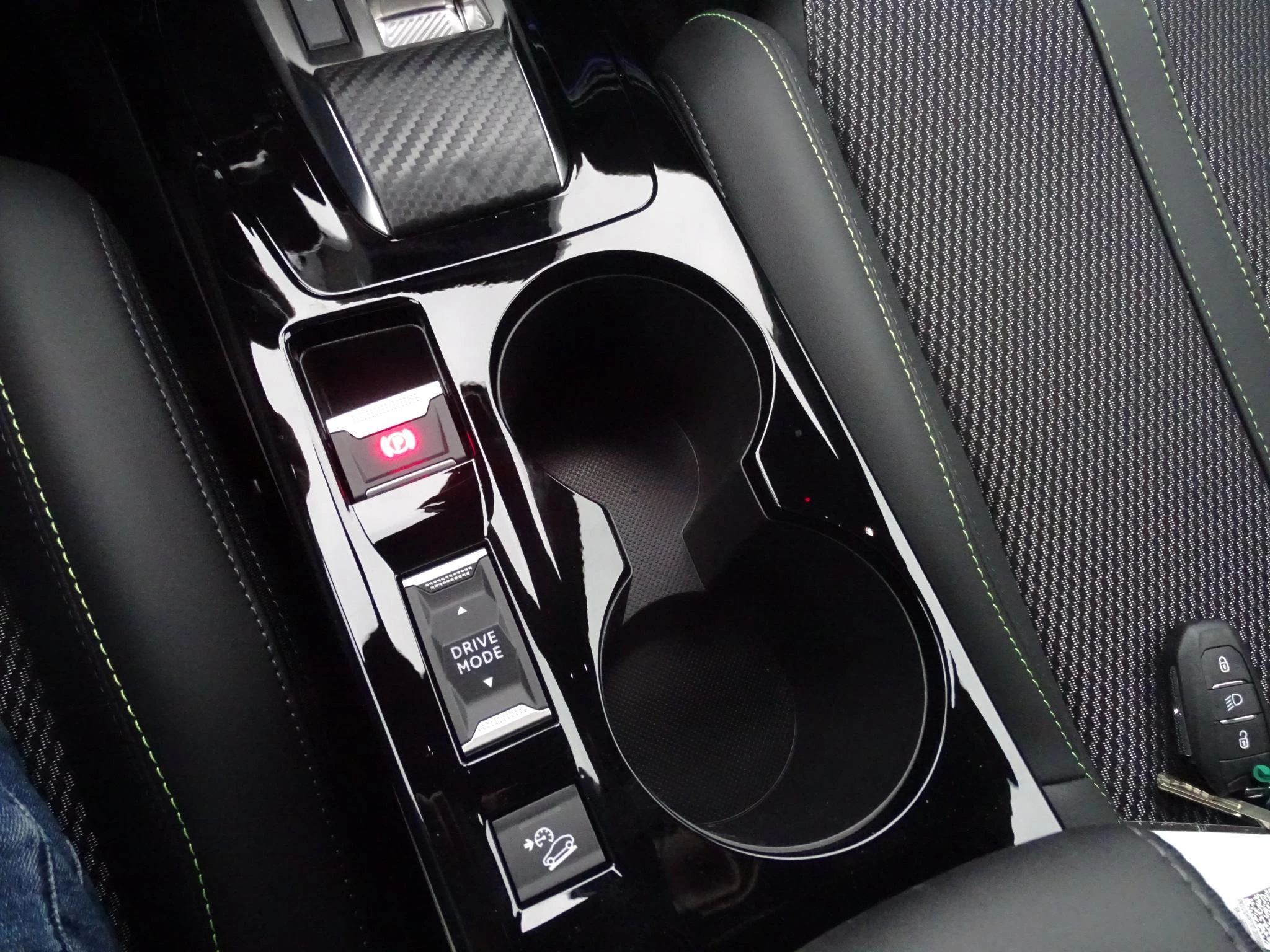 Peugeot 2008 1.2 HYBRID 145 e-DSC6 GT