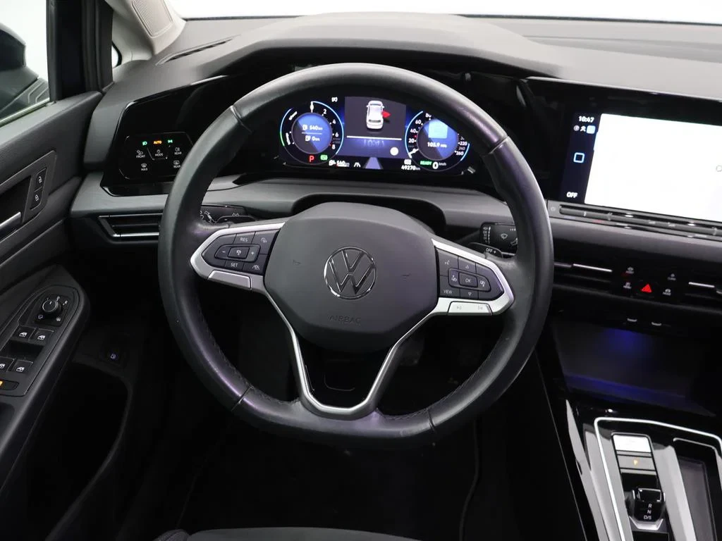 Volkswagen-Golf-image-14
