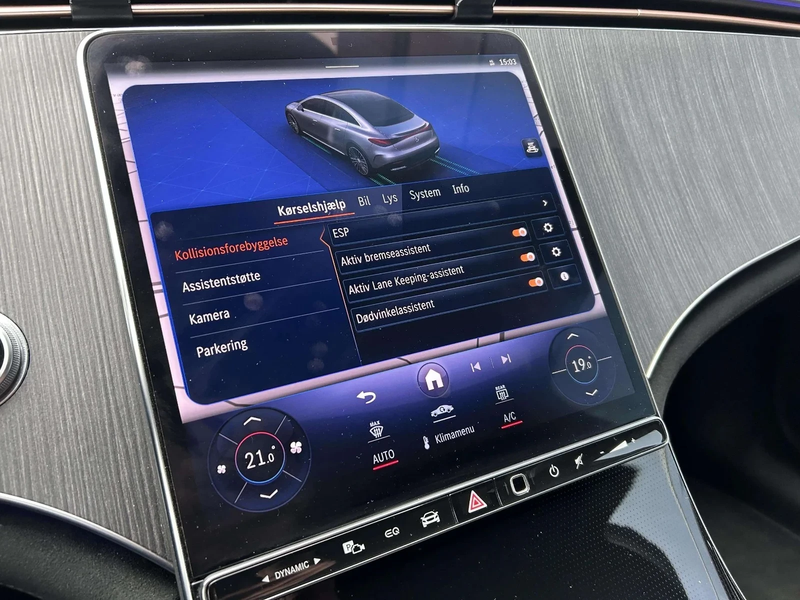 Mercedes-Benz-EQE-image-18