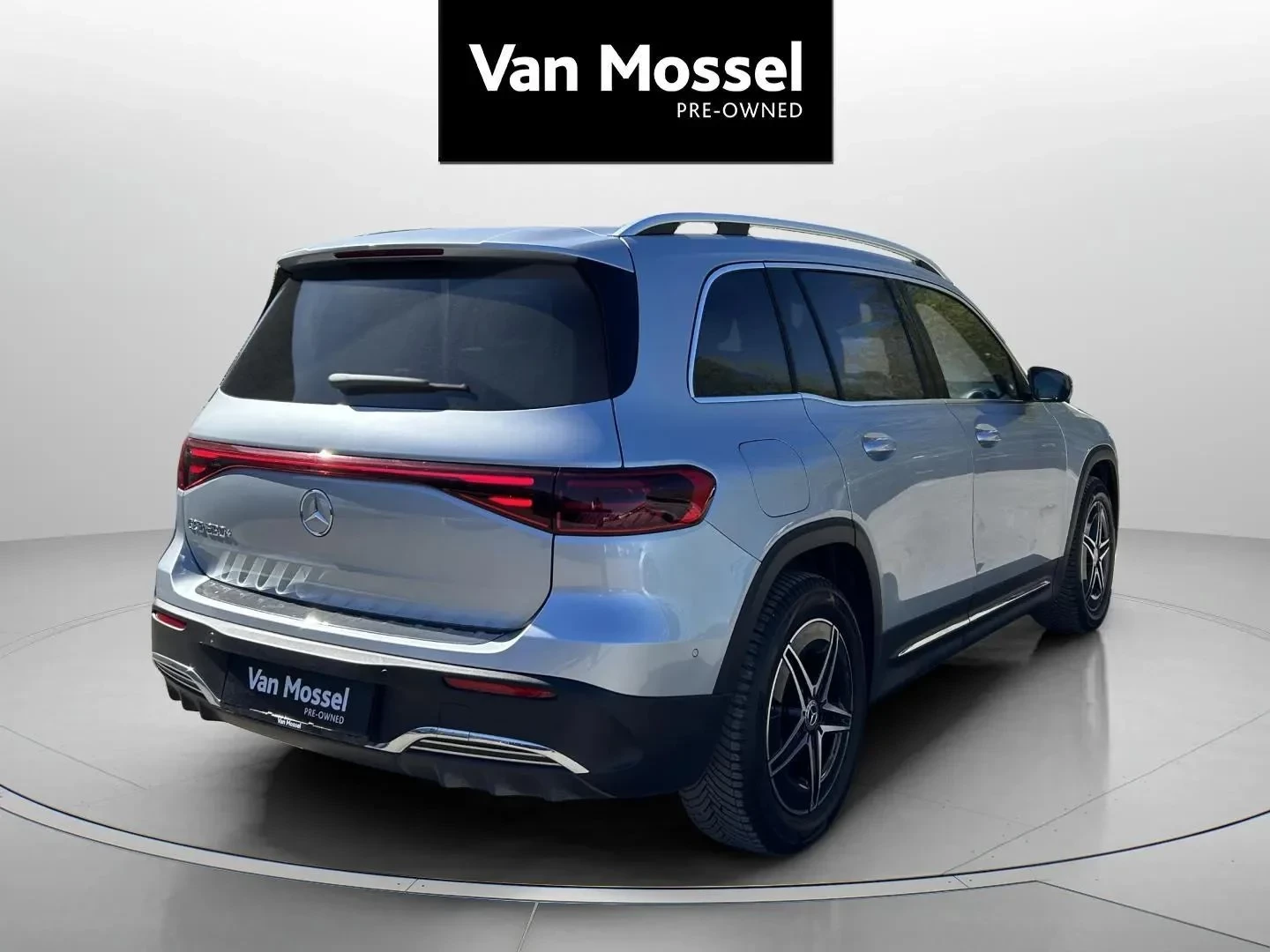 Mercedes-Benz-EQB-image-4