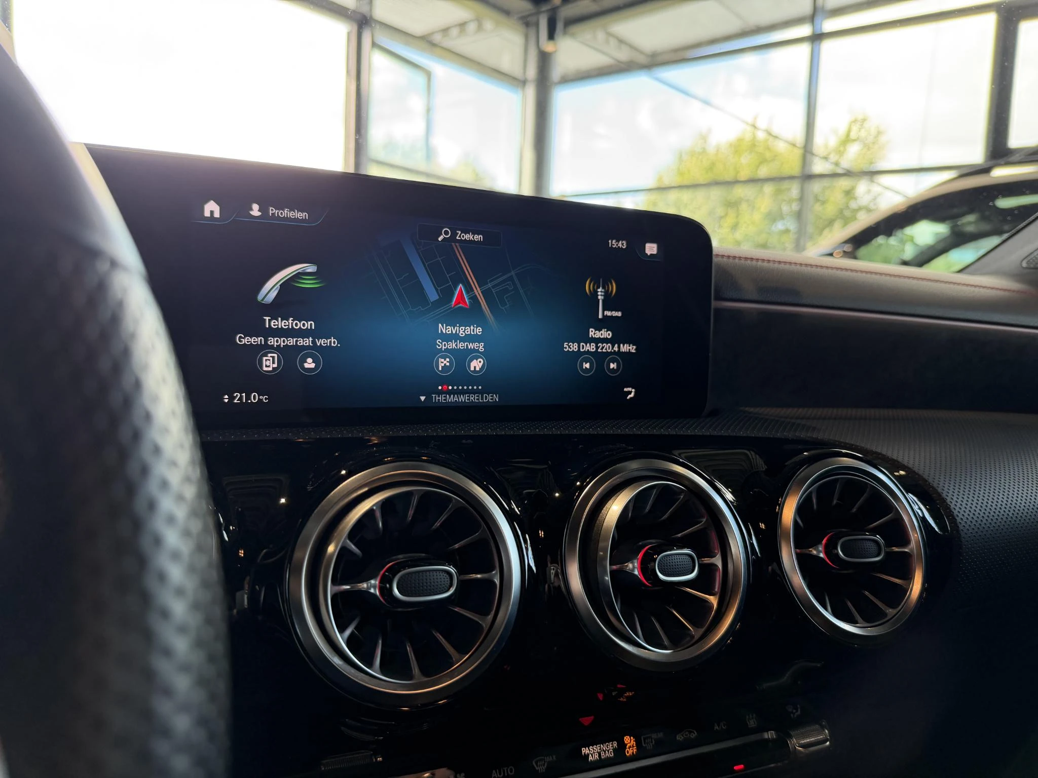 Mercedes-Benz-CLA-image-11