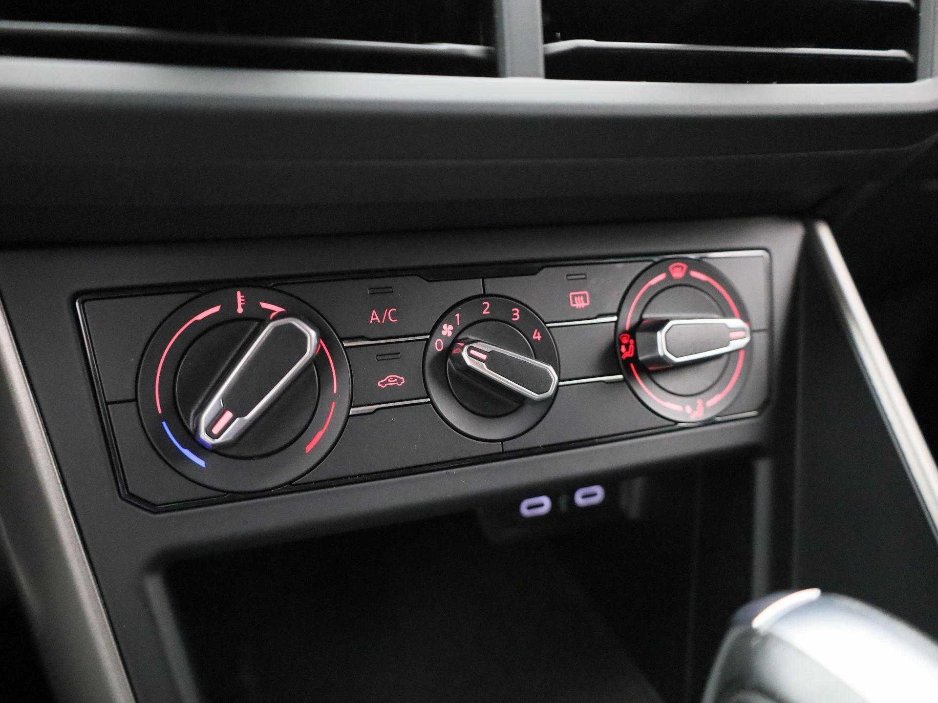 Volkswagen-Polo-image-22