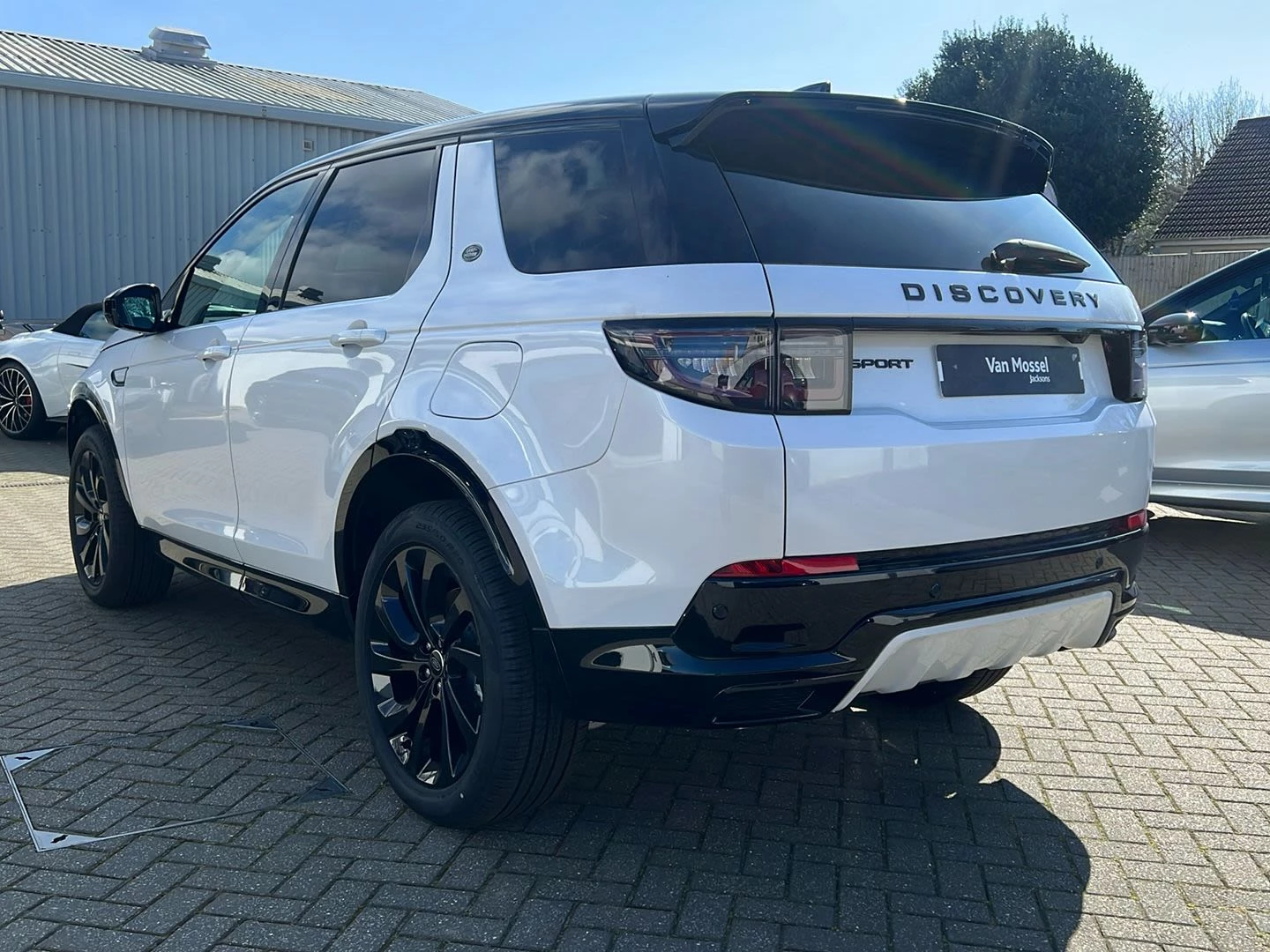 Land Rover-Discovery Sport-image-2