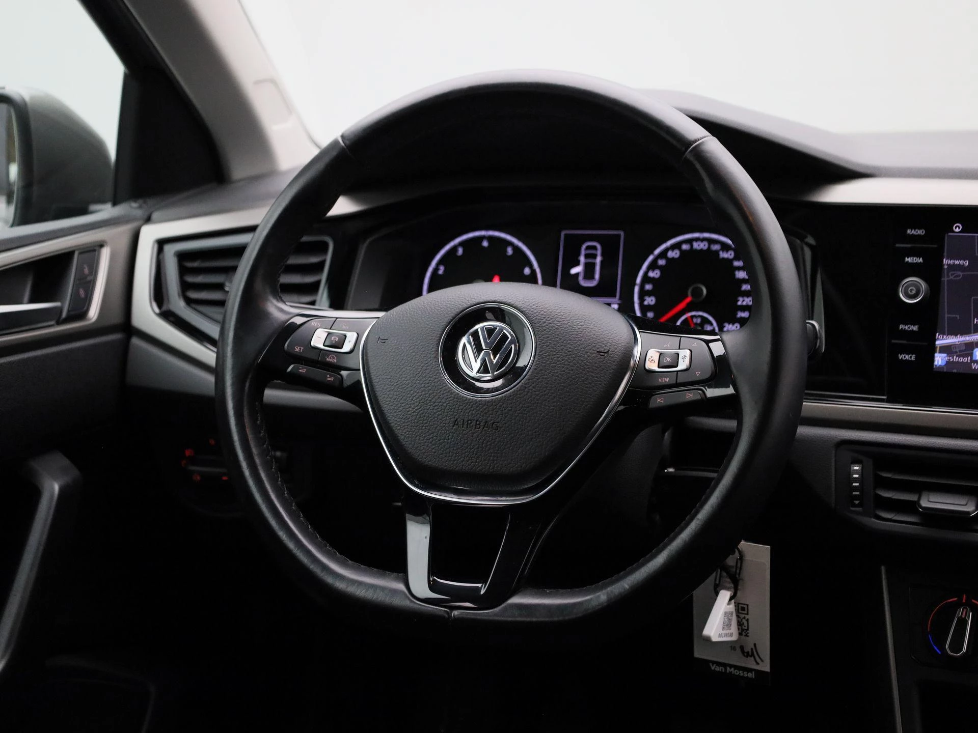 Volkswagen-Polo-image-9