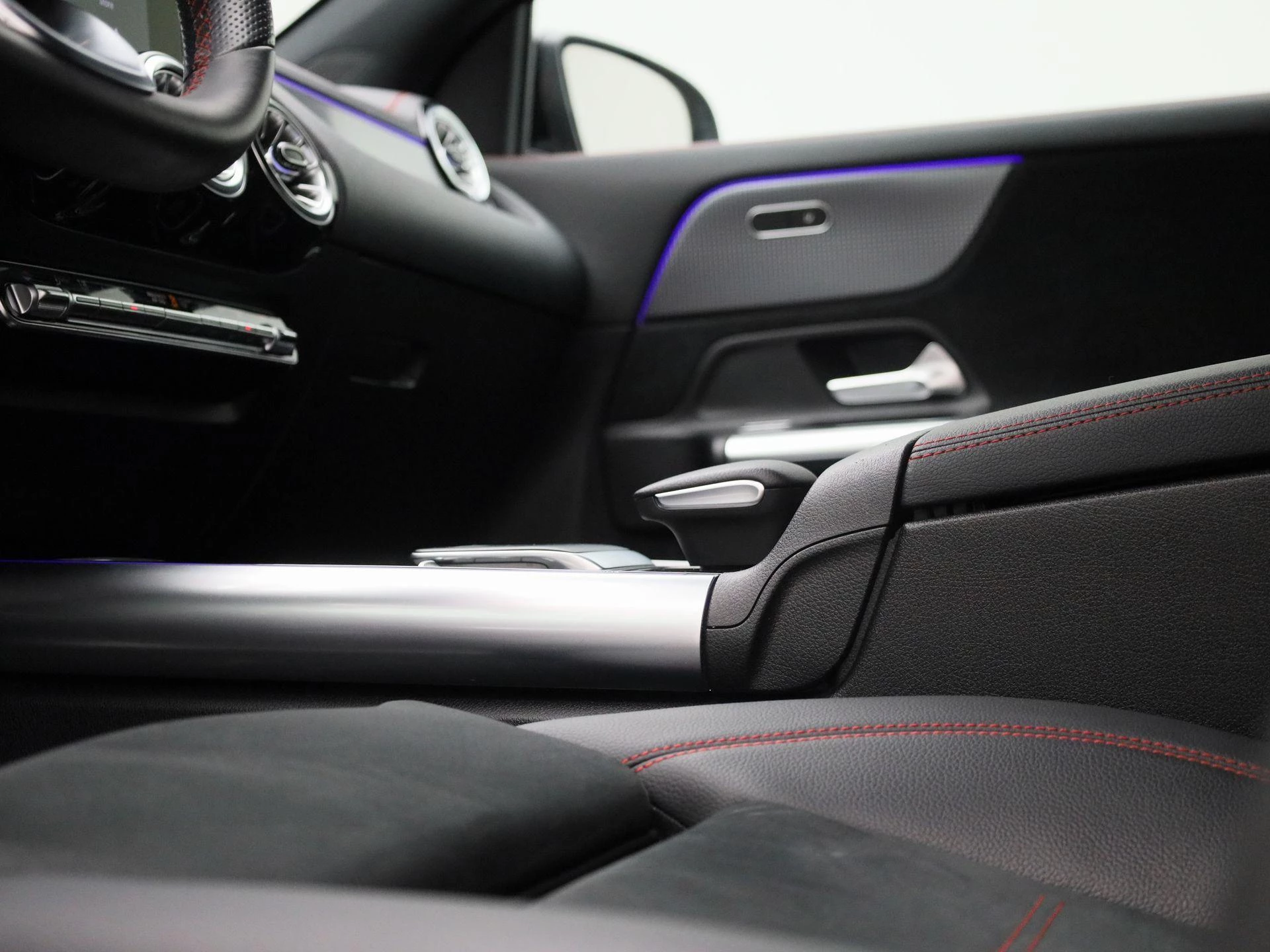 Mercedes-Benz-EQA-image-38