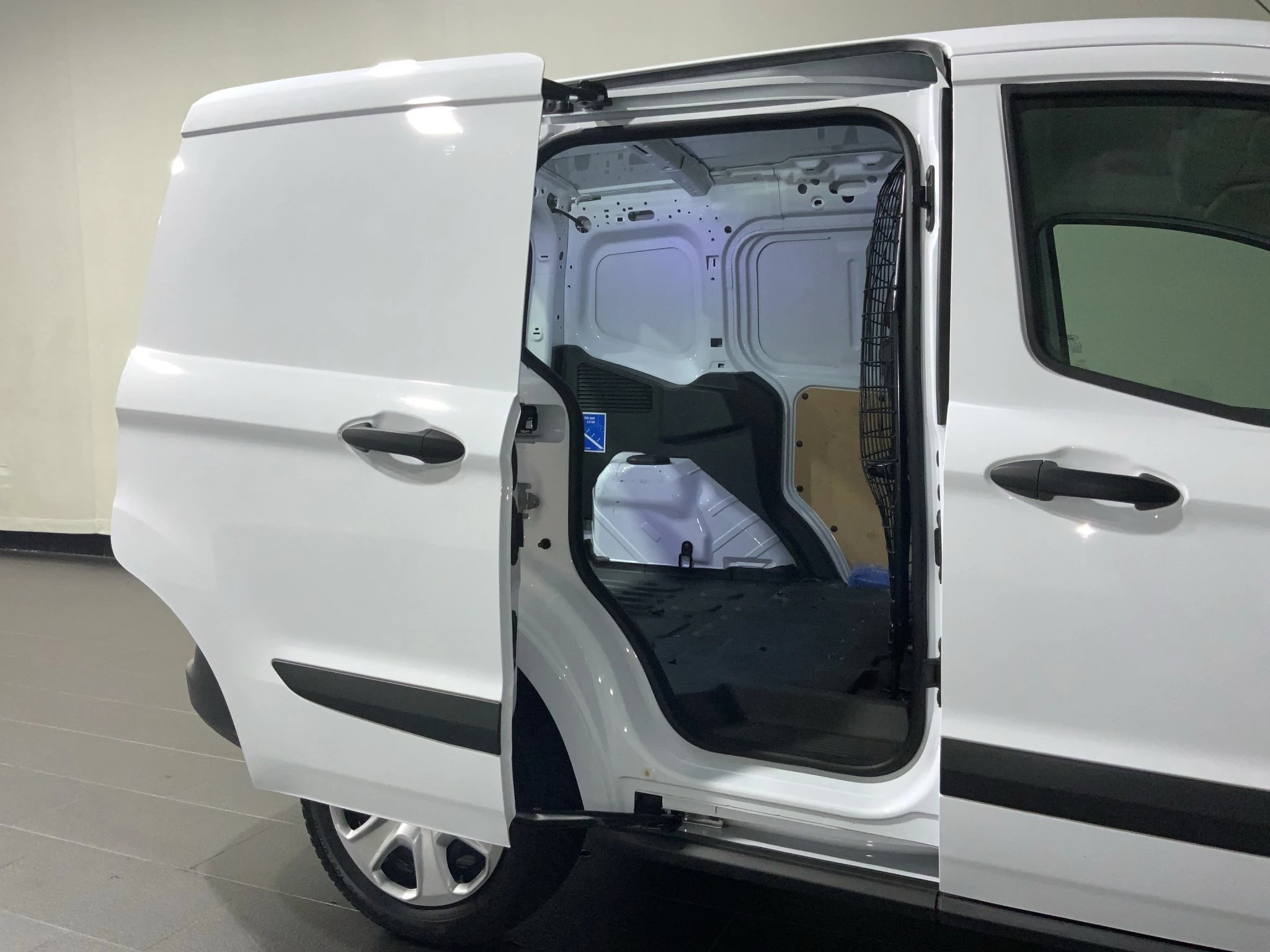 Ford-Transit Courier-image-8