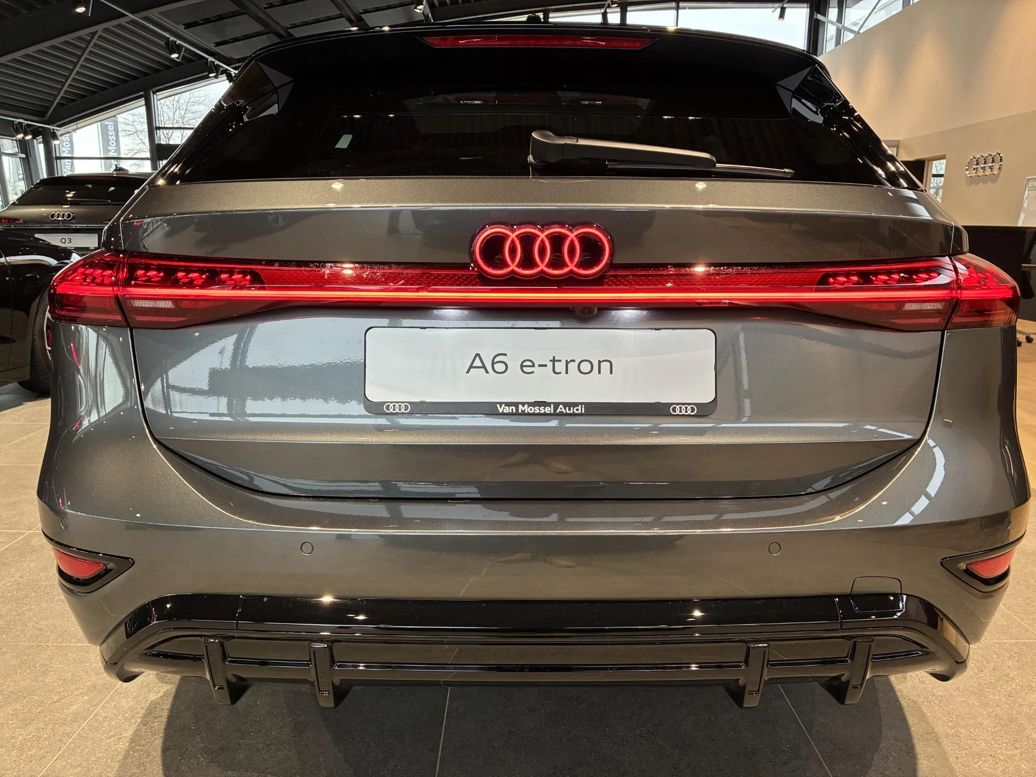 Audi-A6 Avant e-tron-image-3