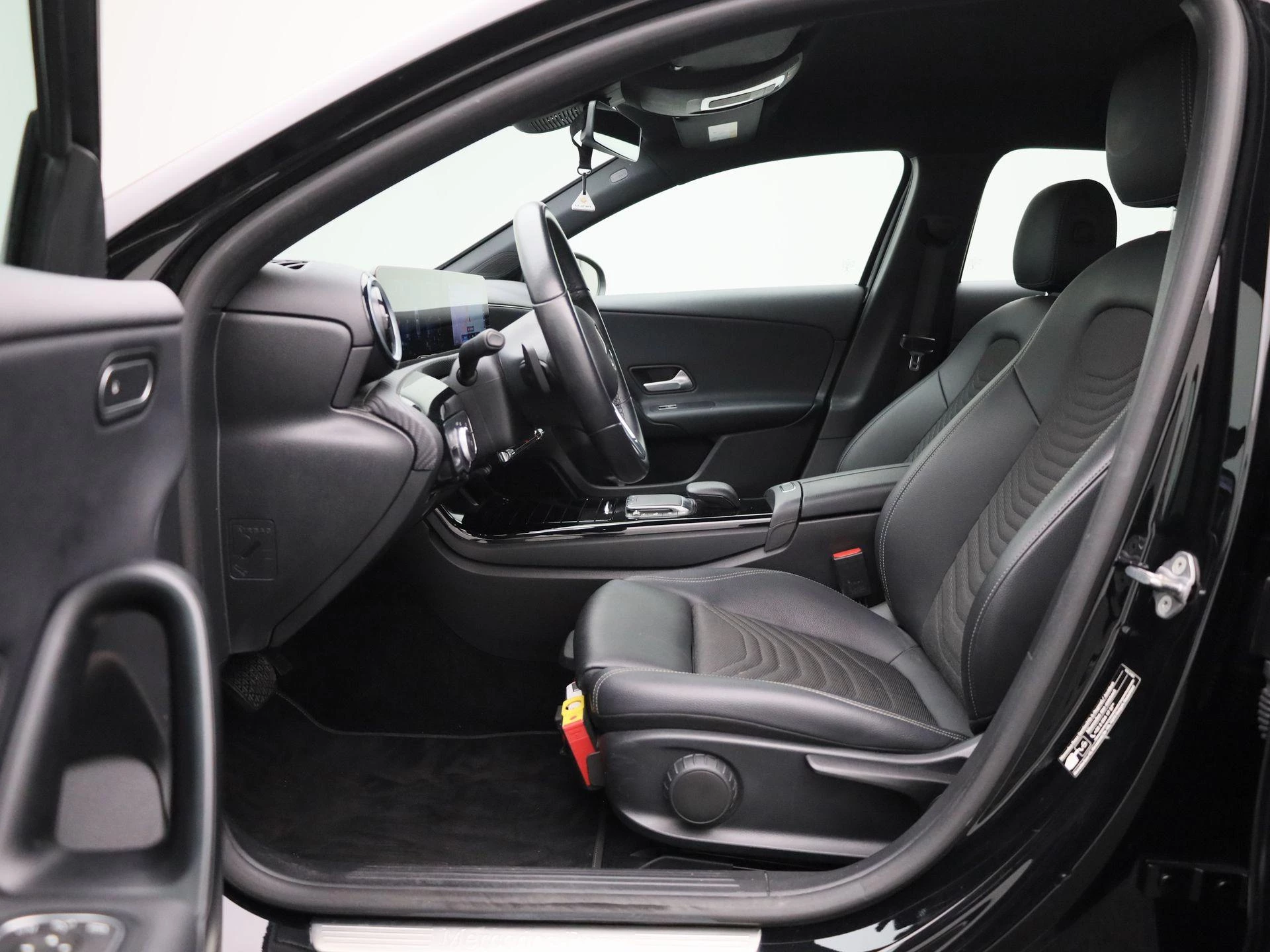 Mercedes-Benz-A-Klasse-image-10