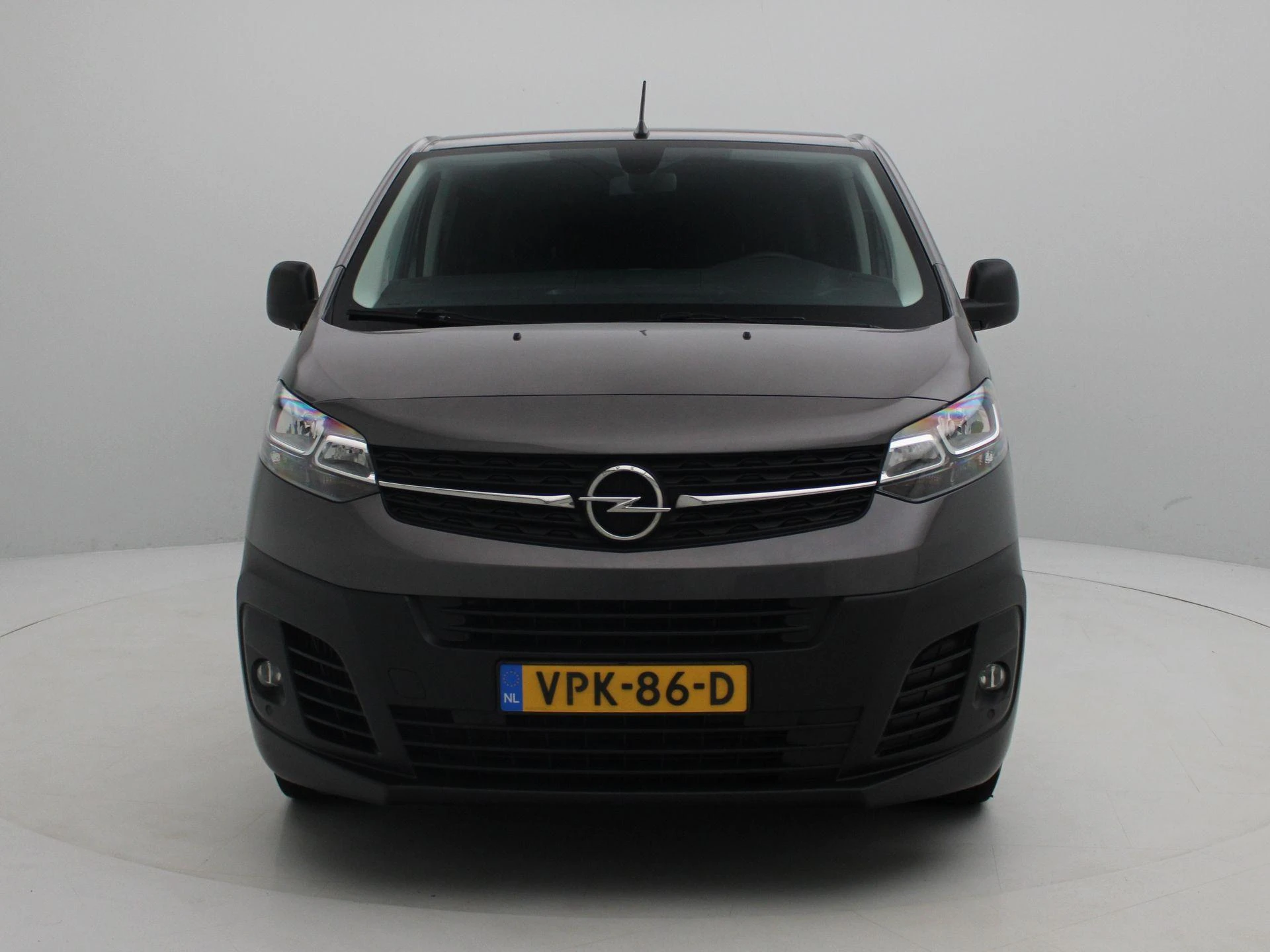 Opel-Vivaro-image-2