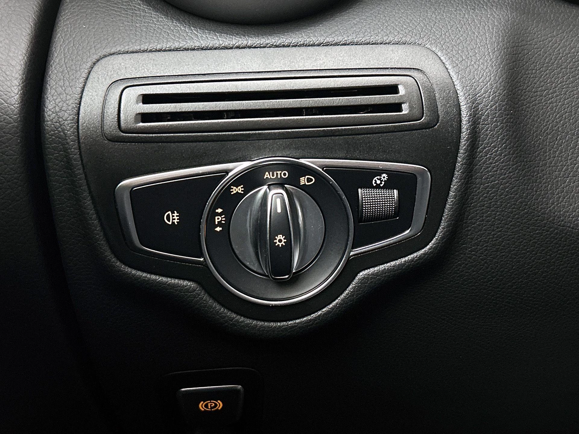 Mercedes-Benz-GLC-image-14