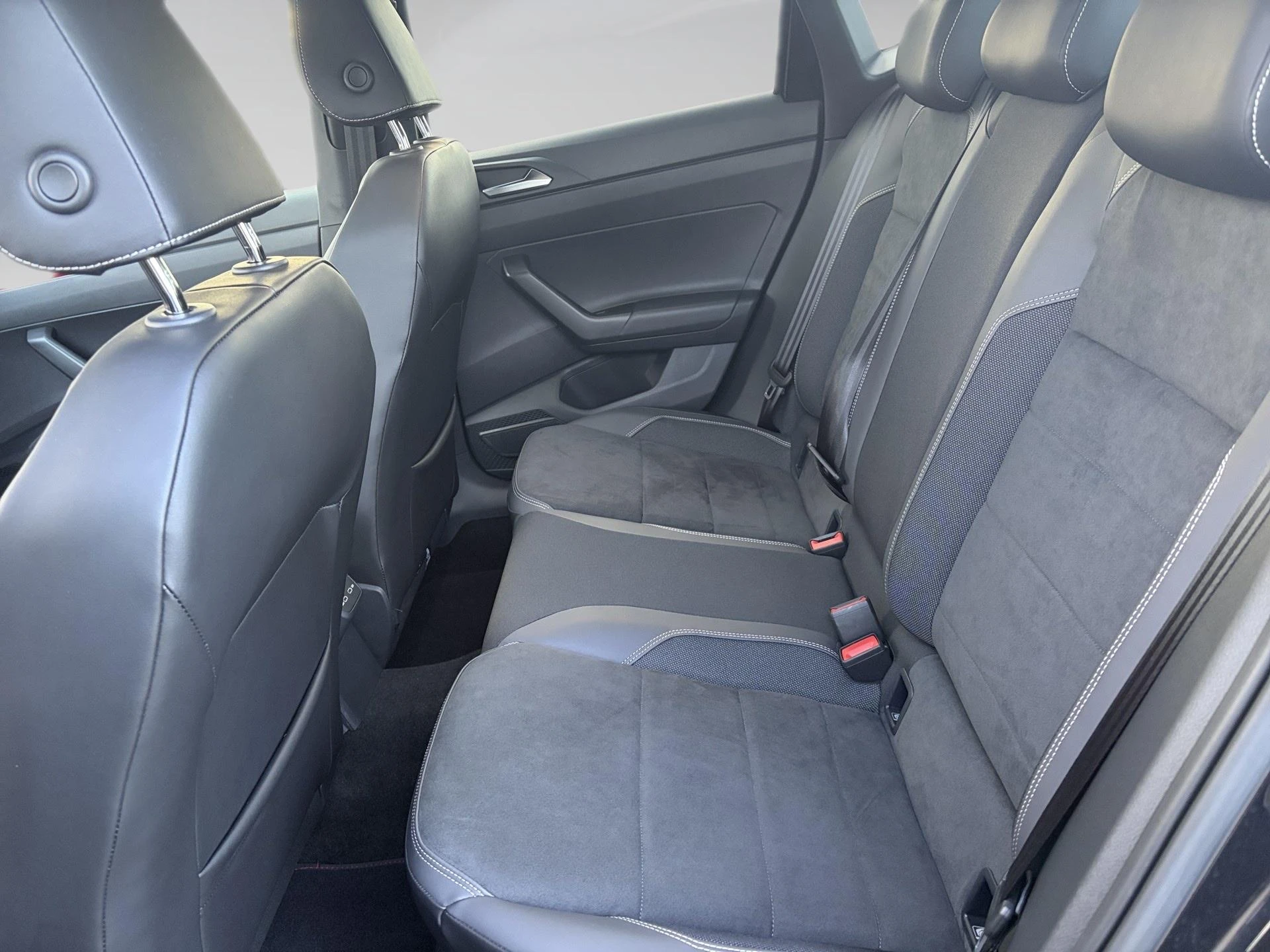 Volkswagen-Polo-image-9