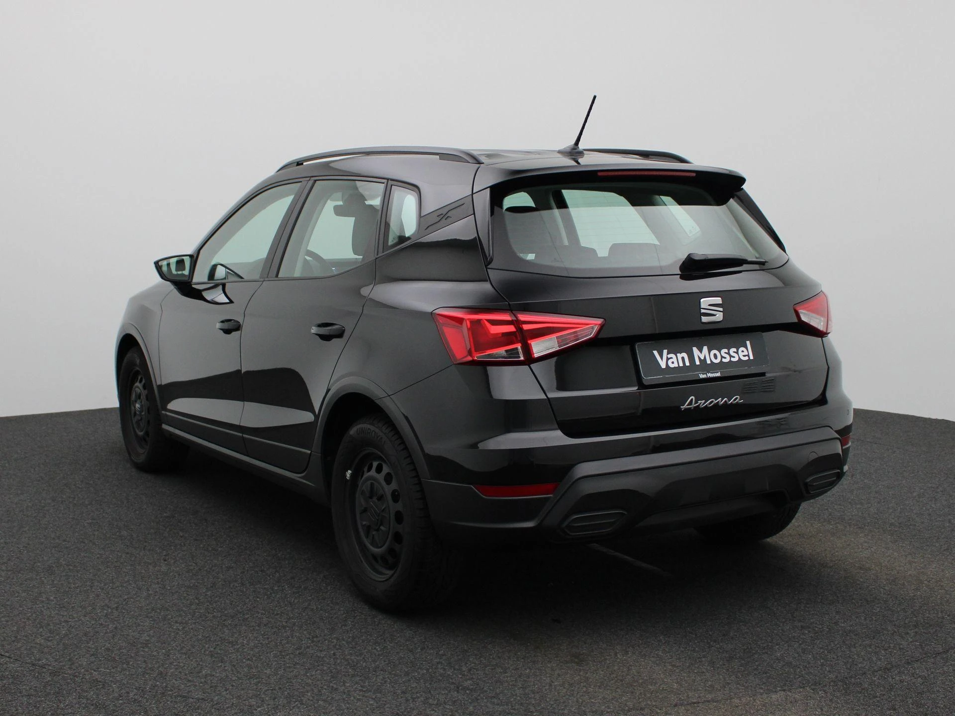 SEAT-Arona-image-1