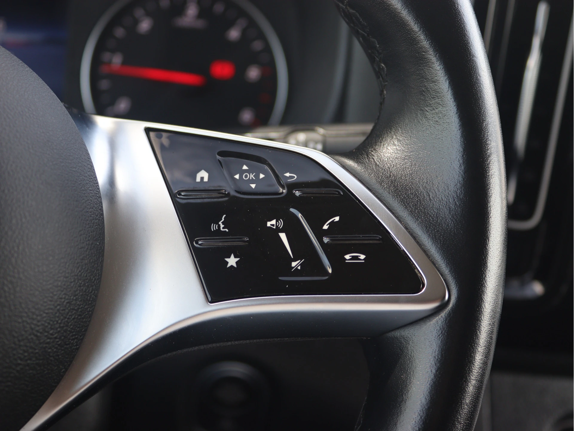 Mercedes-Benz-Vito-image-6