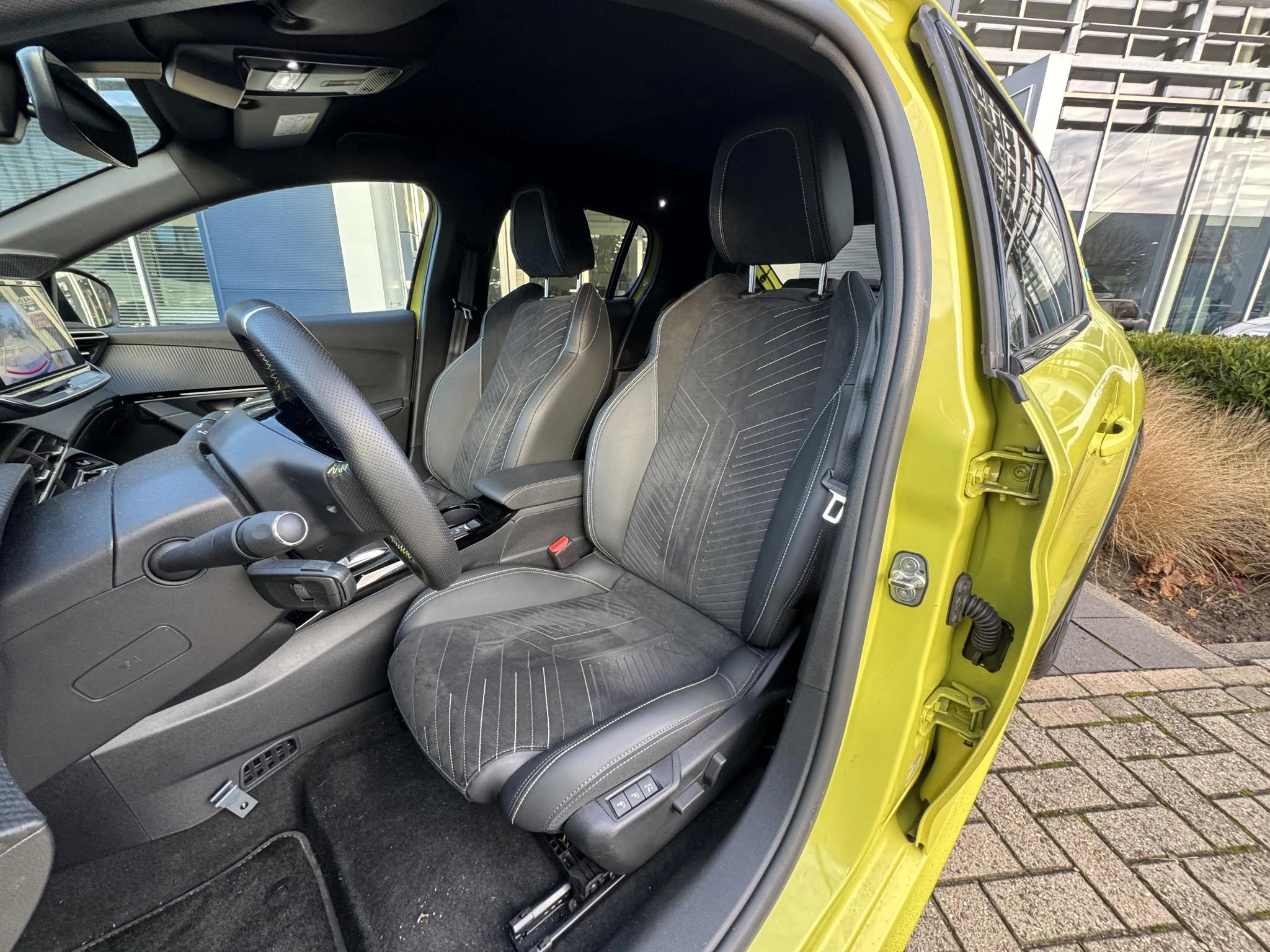 Peugeot-e-208-image-15