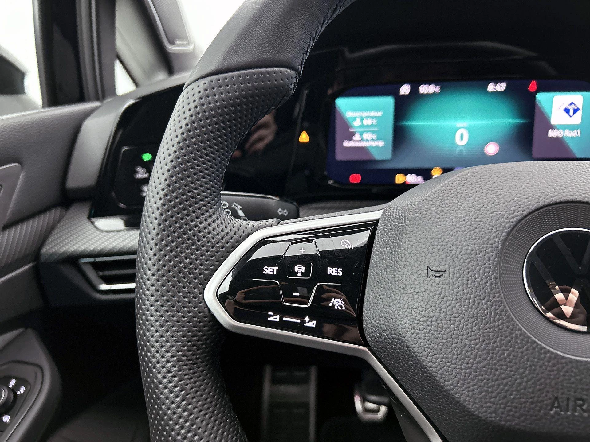 Volkswagen-Golf-image-5