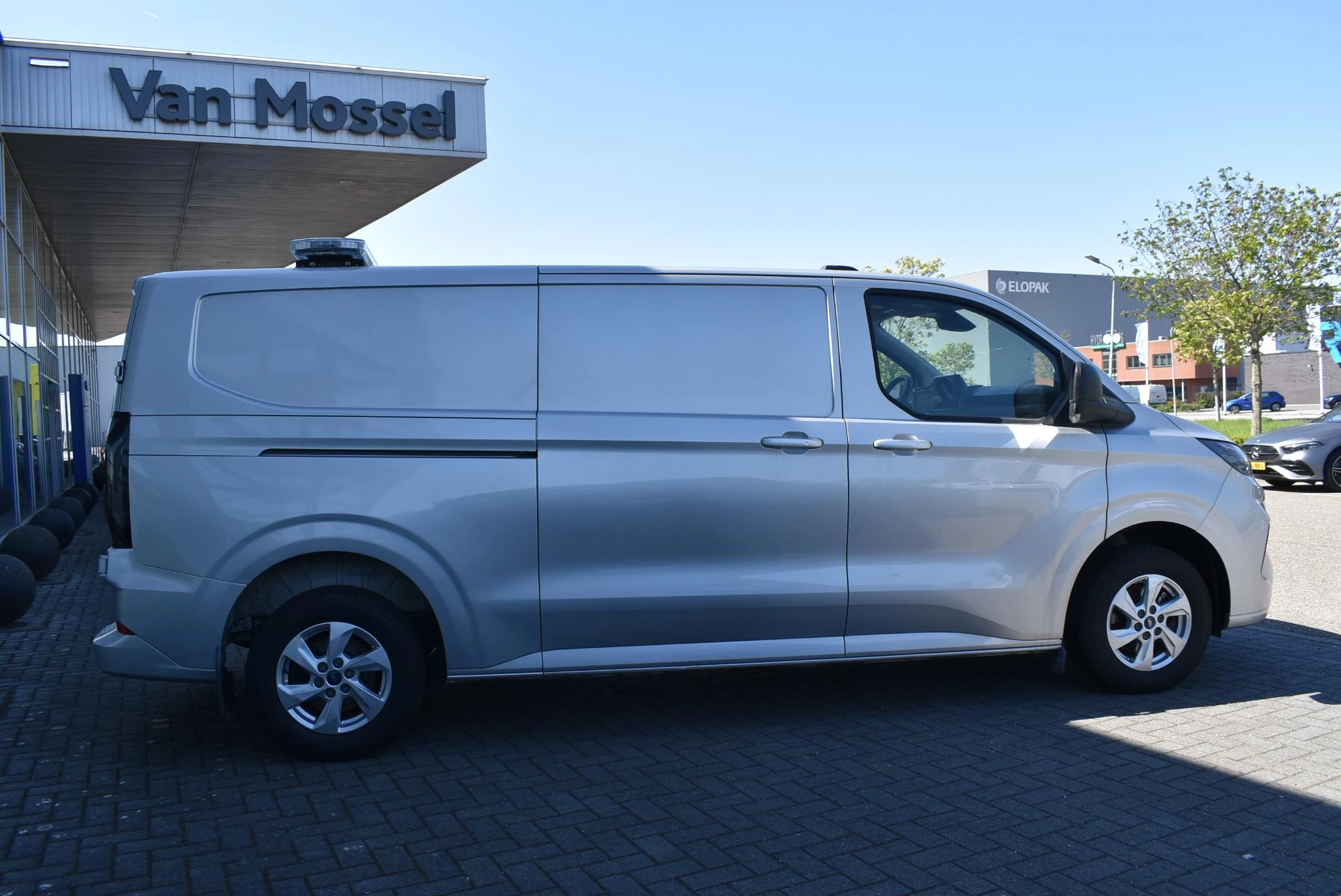 Ford-Transit Custom-image-3