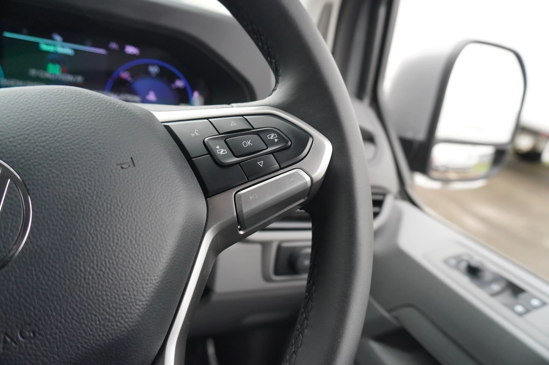 Volkswagen-Transporter-image-26