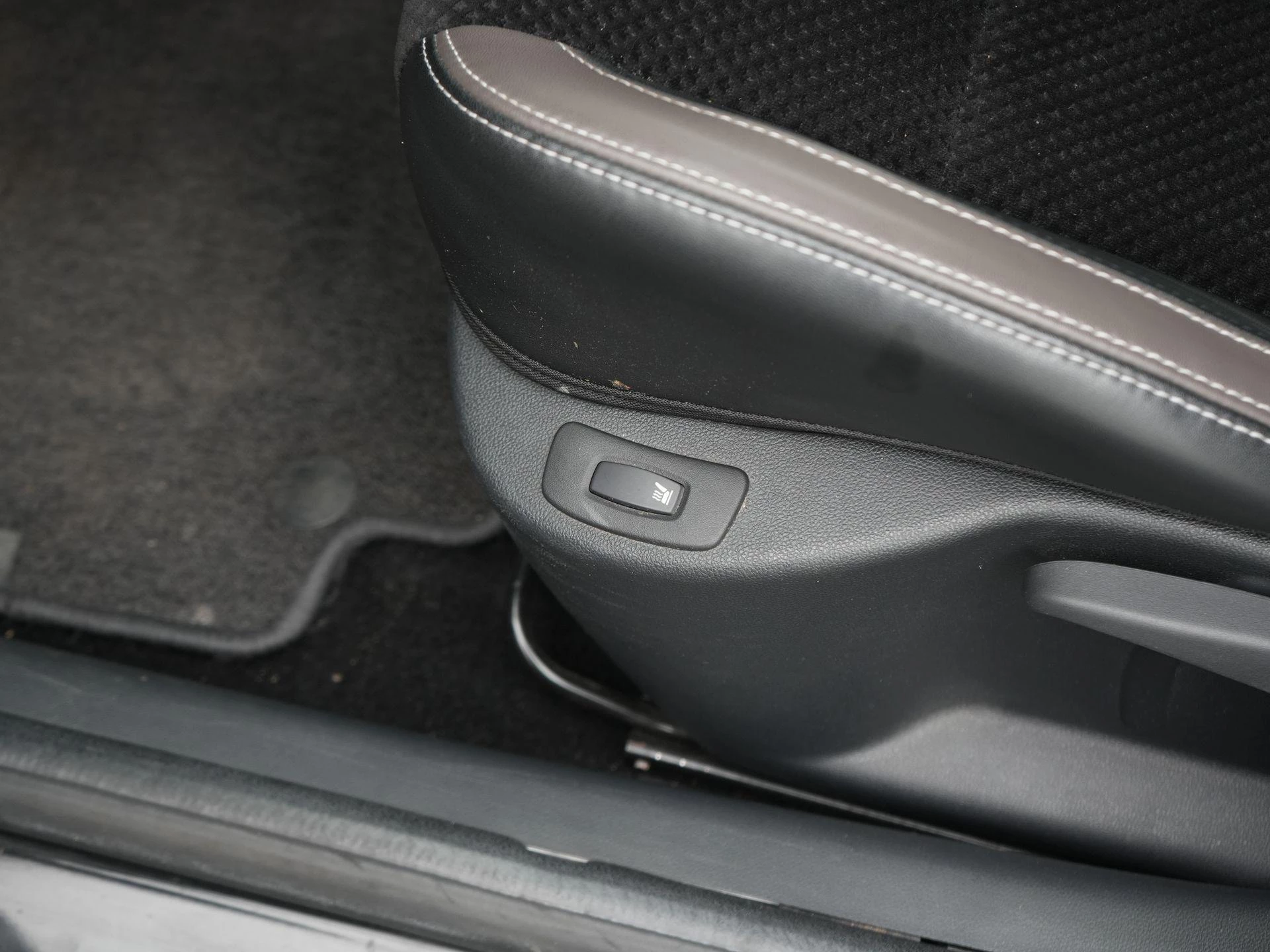 Renault-Clio-image-23
