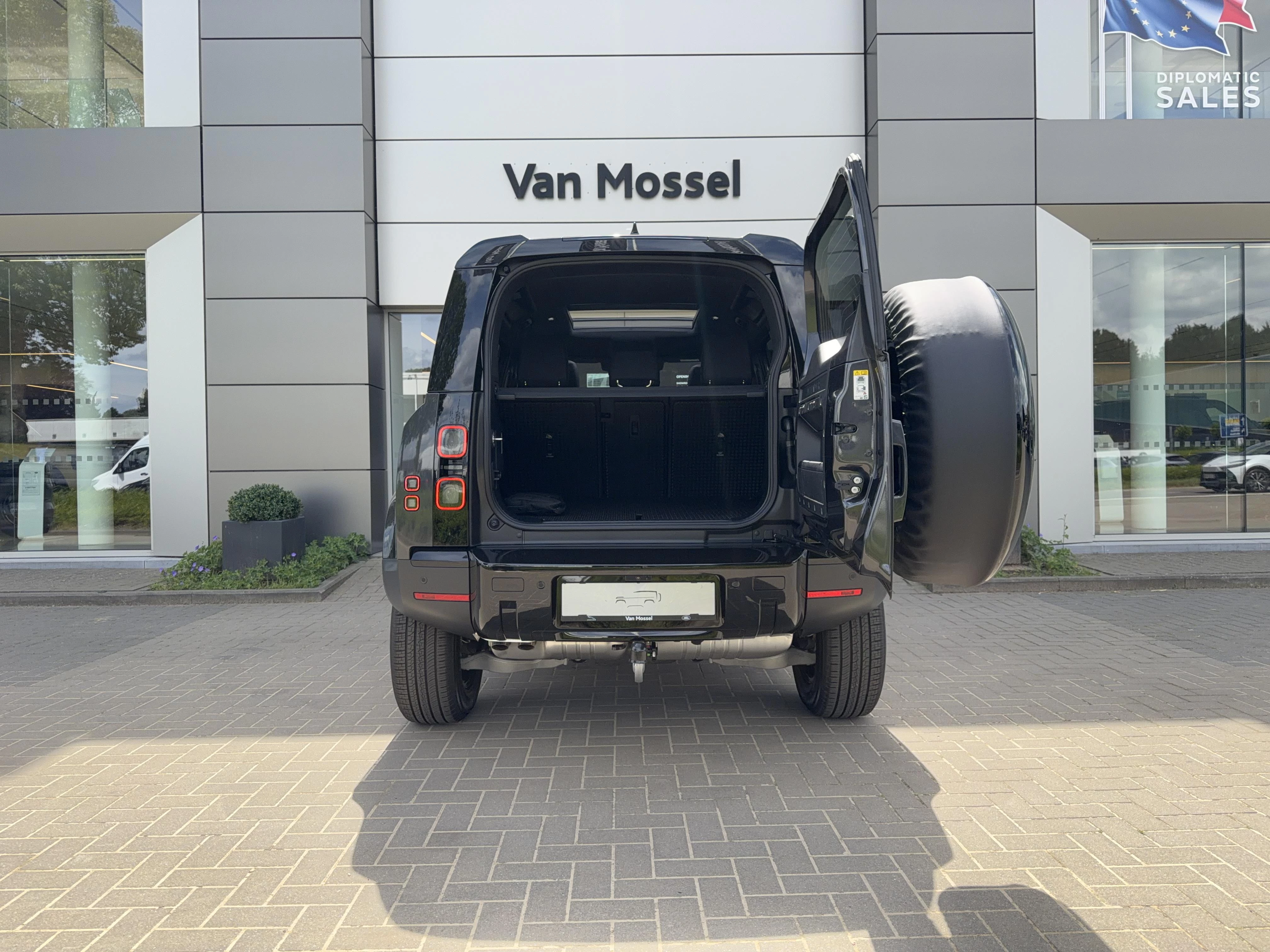 Land Rover-Defender-image-6