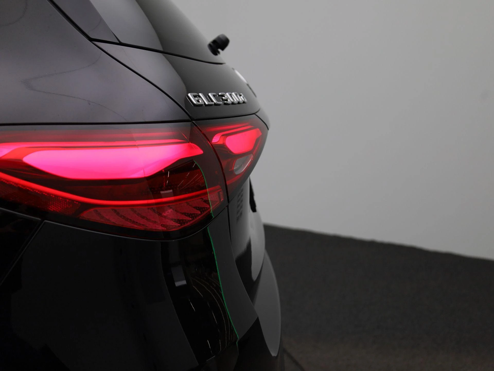 Mercedes-Benz-GLC-image-41