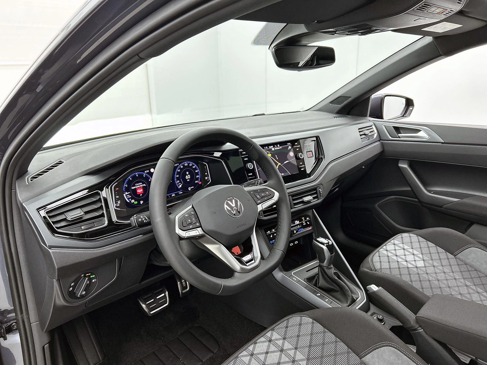 Volkswagen-Polo-image-19