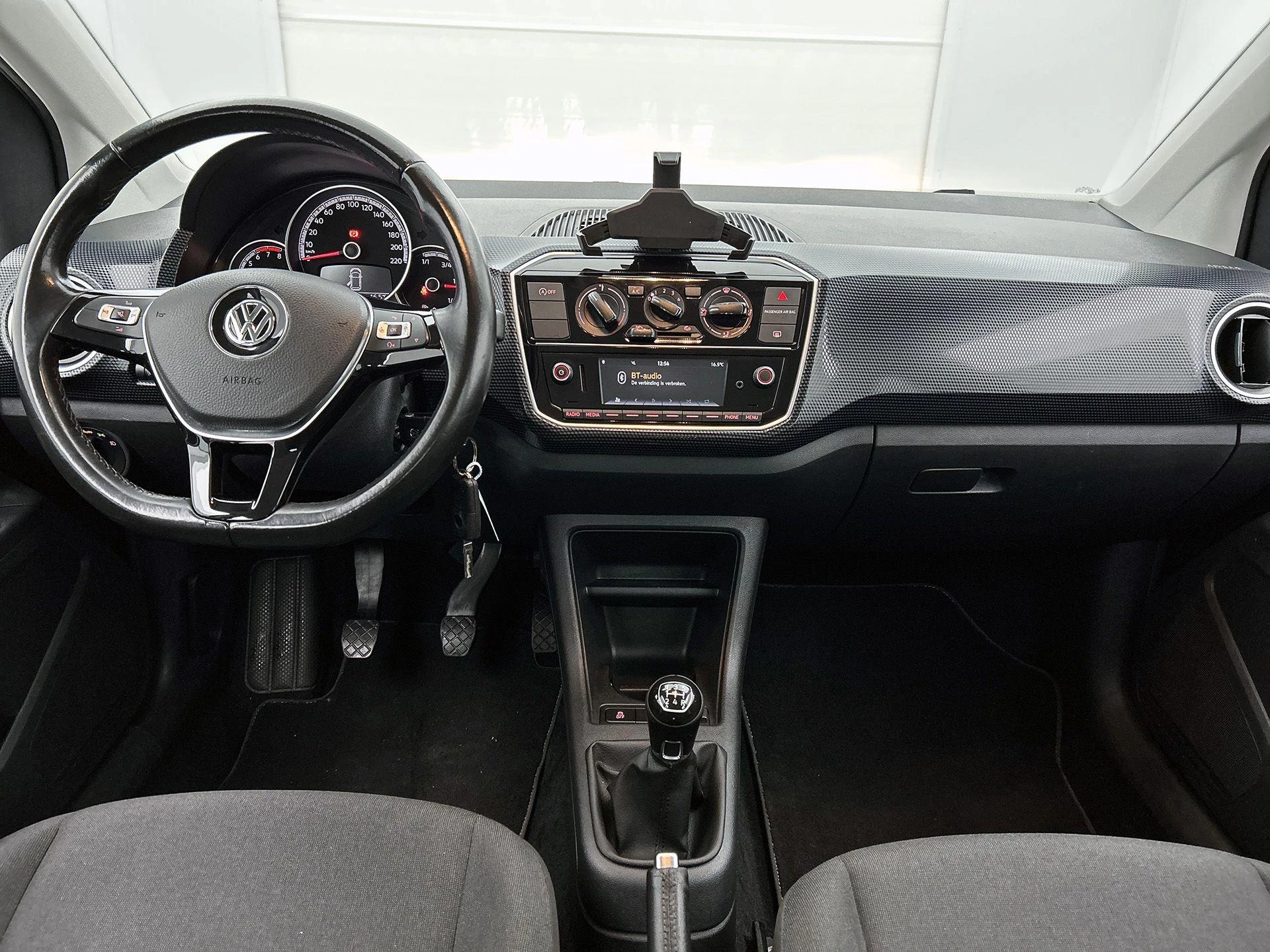 Volkswagen-up!-image-16