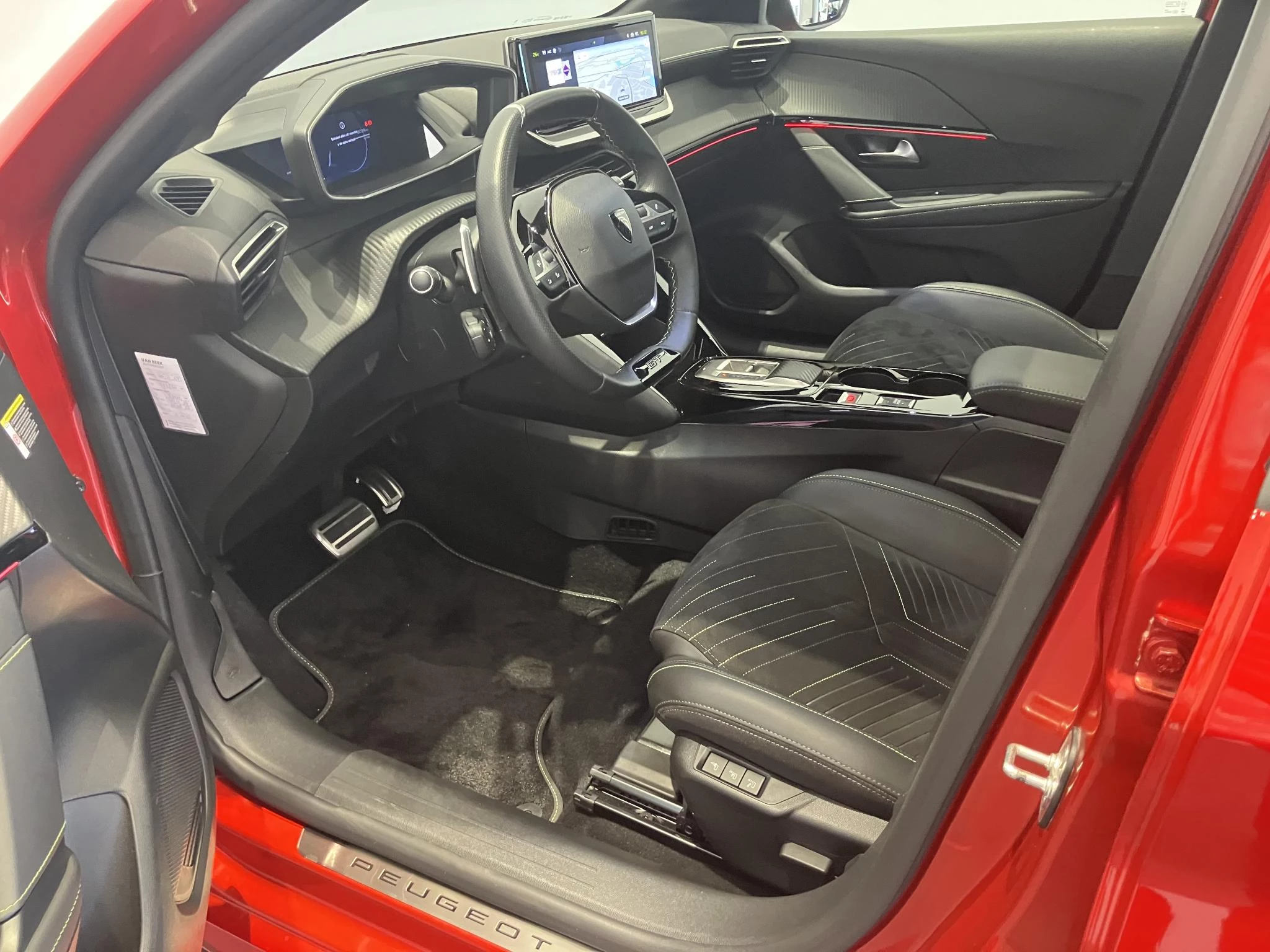 Peugeot 208 Hybrid 136 e-DCS6 GT